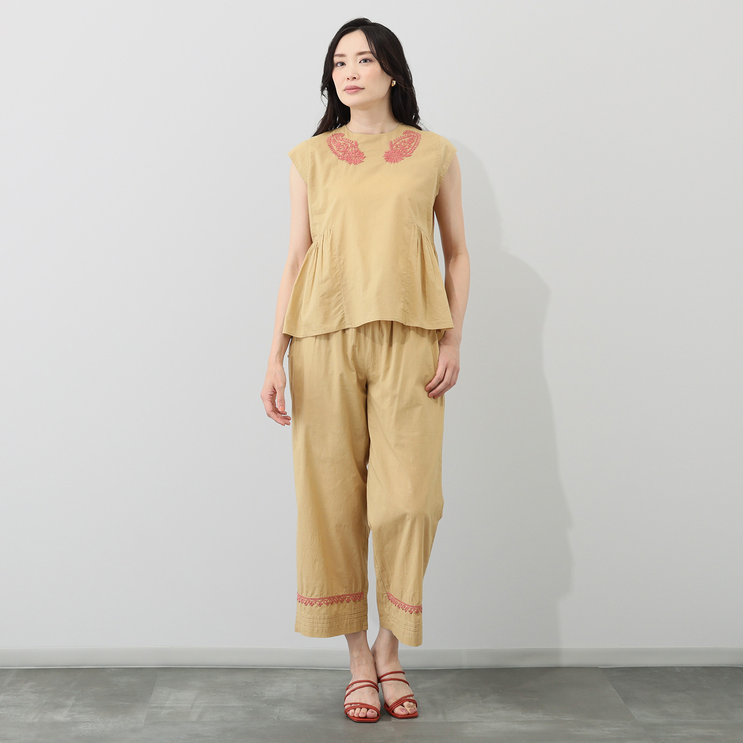 シルカシア インドの伝統工芸 チカン刺しゅう ワイドパンツ