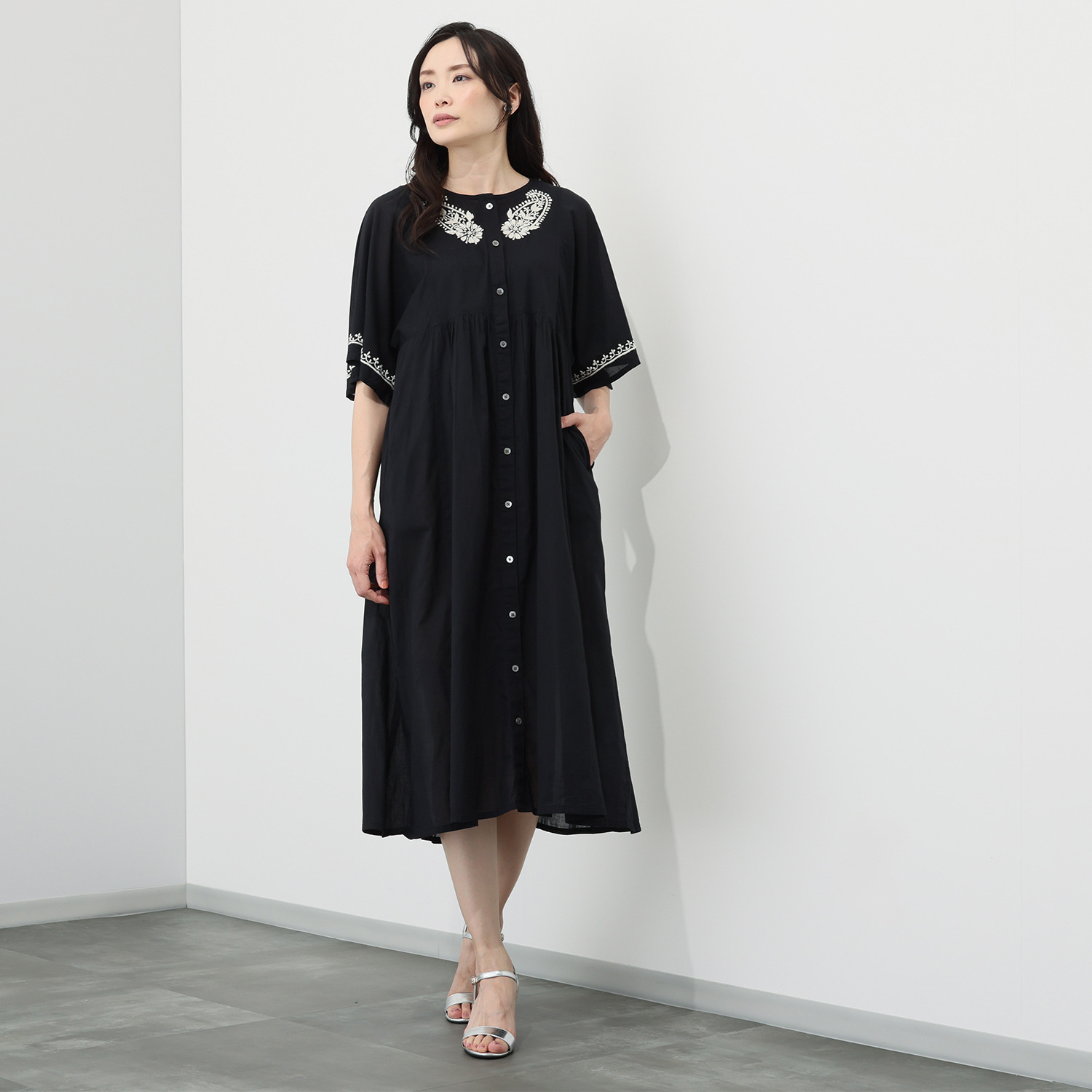 シルカシア インドの伝統工芸 チカン刺しゅう ロングワンピース