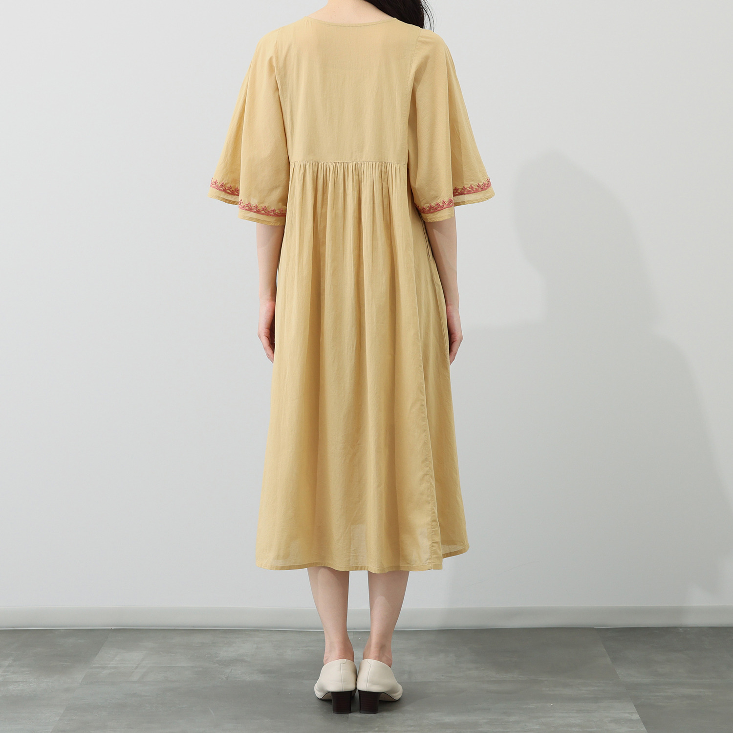 シルカシア インドの伝統工芸 チカン刺しゅう ロングワンピース