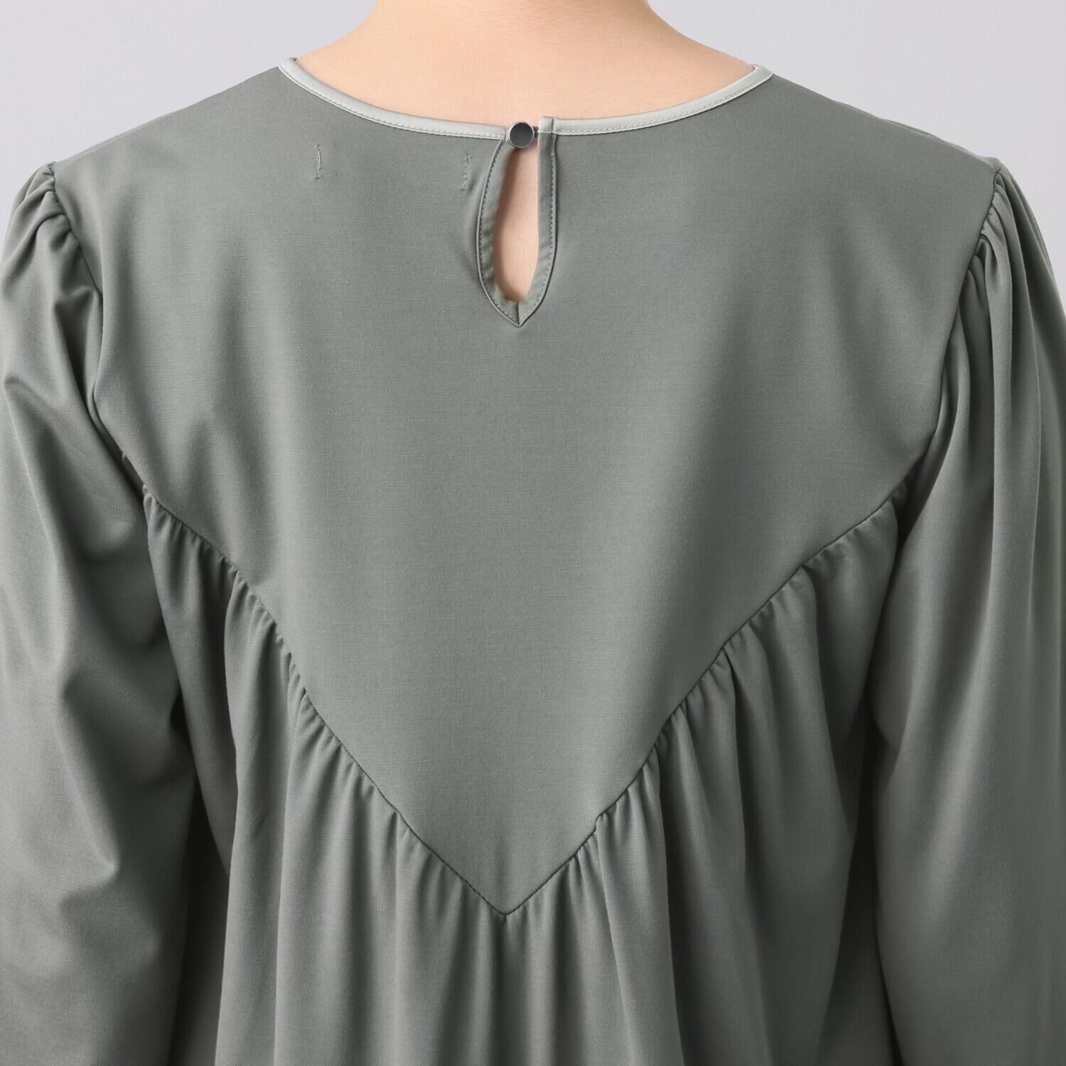 センスローブ ドレープカットソー サテンアクセント プルオーバー