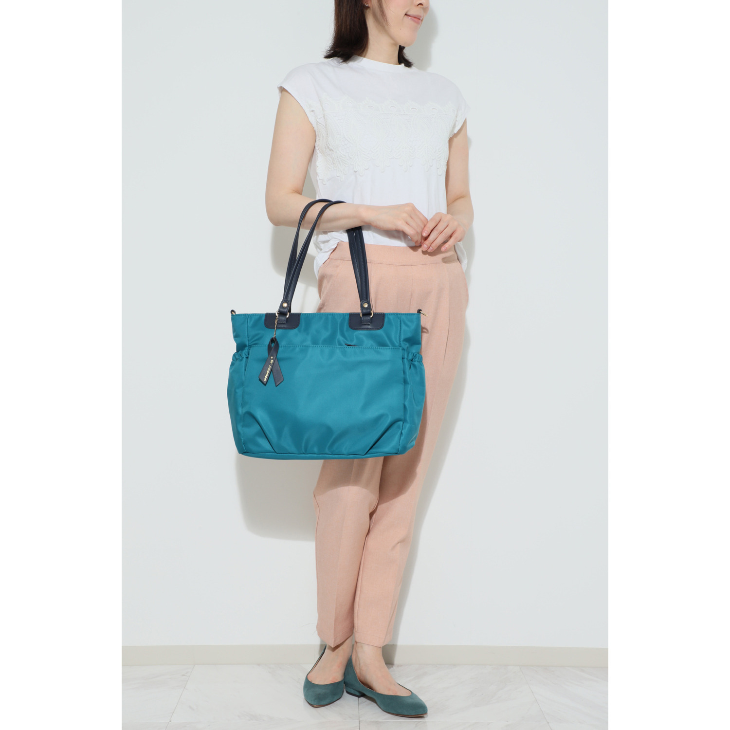 マドモワゼル　ザザ はっ水・防汚ナイロン スマートアクセス！ 大容量なのに軽量 ２ウェイトートバッグ