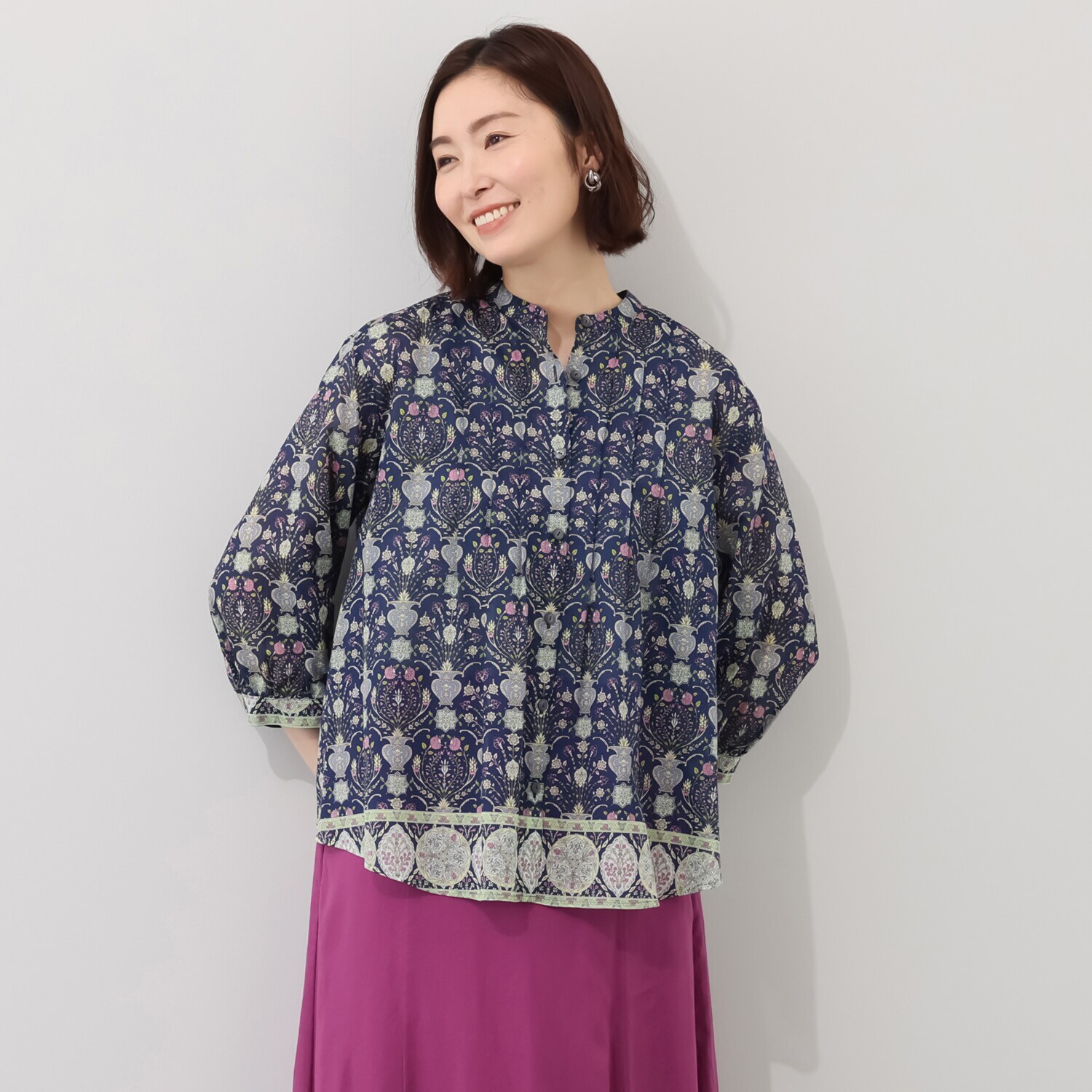 シルクロードクラブ ゴルダニ柄 ドロップショルダー スタンドカラーブラウス