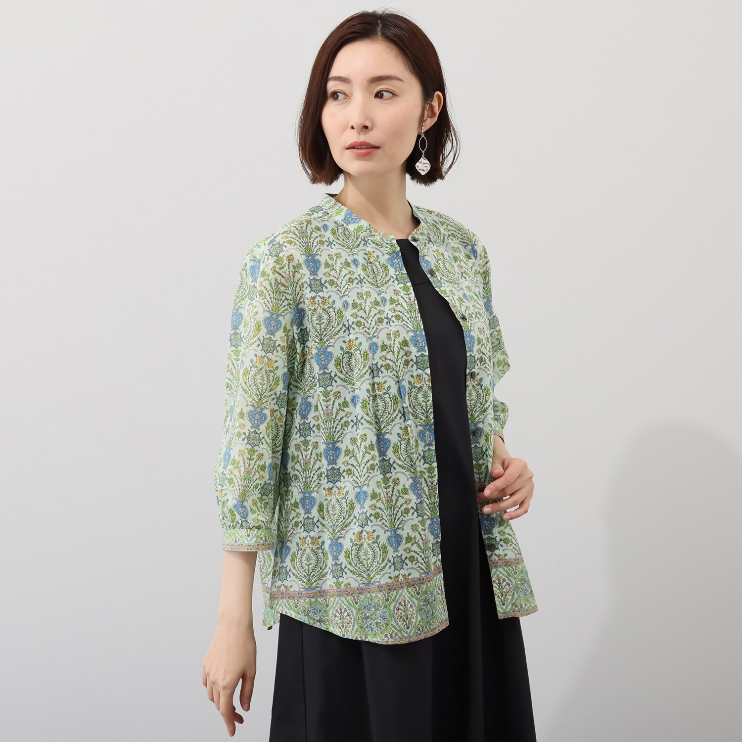 シルクロードクラブ ゴルダニ柄 ドロップショルダー スタンドカラーブラウス