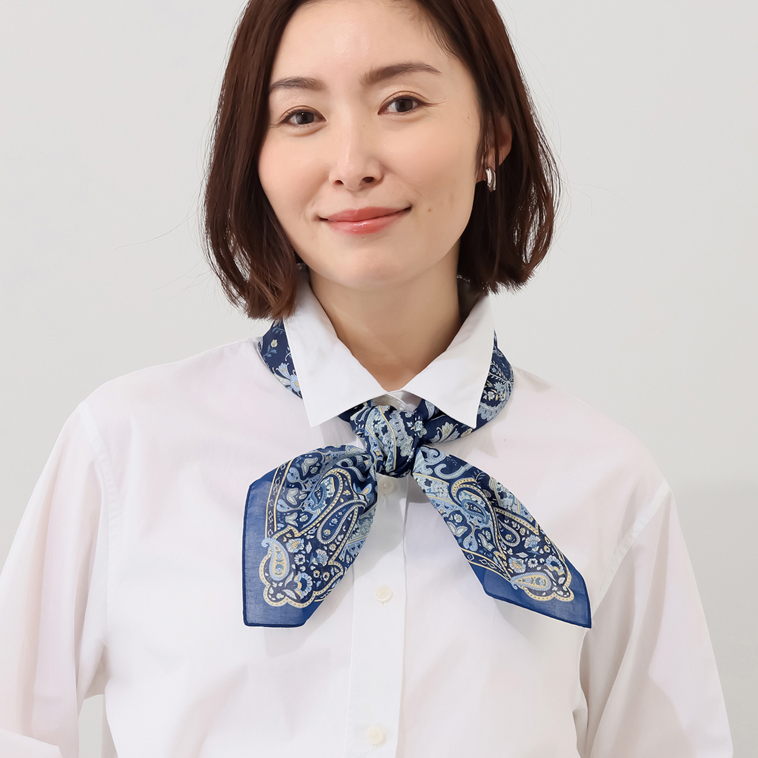 シルクロードクラブ フラワーフェザー柄 スカーフ