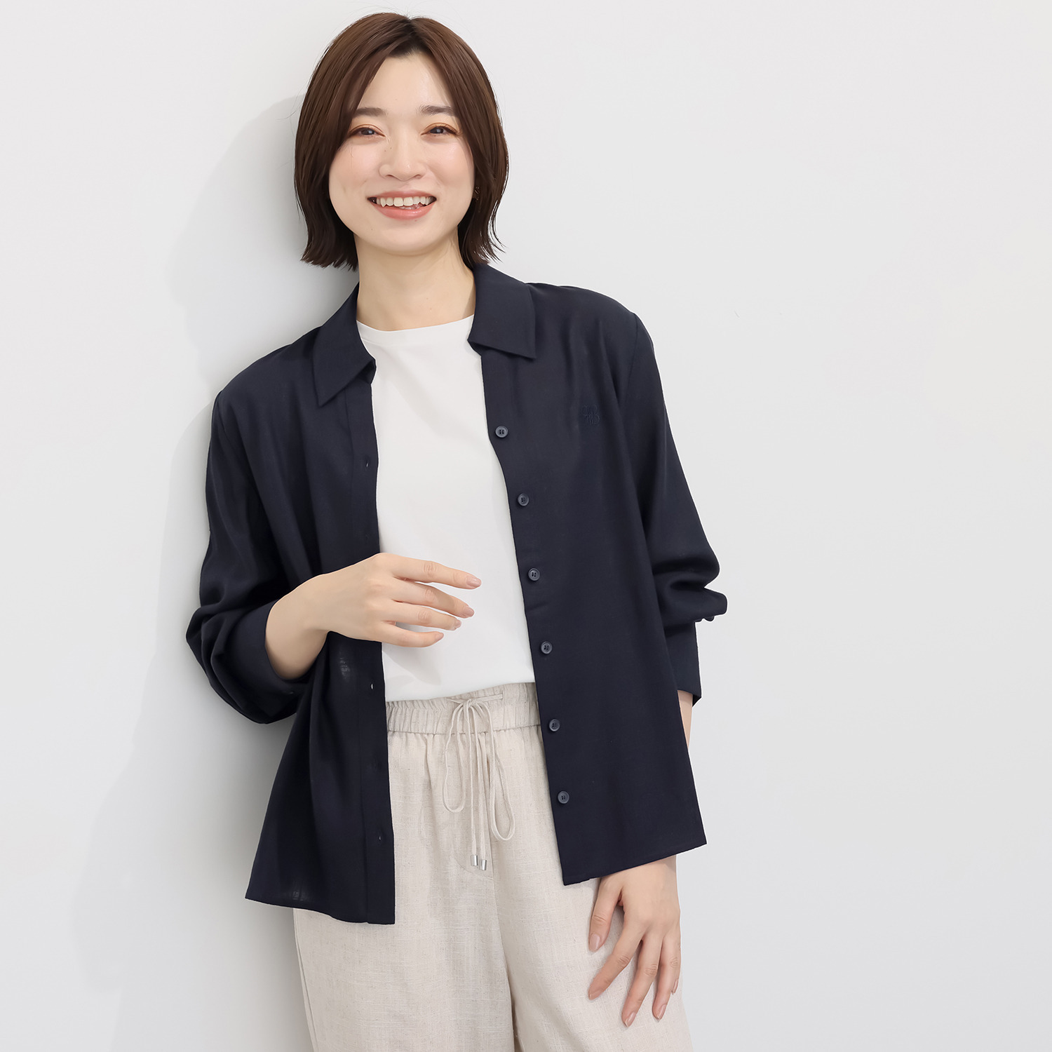 バイブリジット リネン混 シンボル刺しゅう入り シャツブラウス