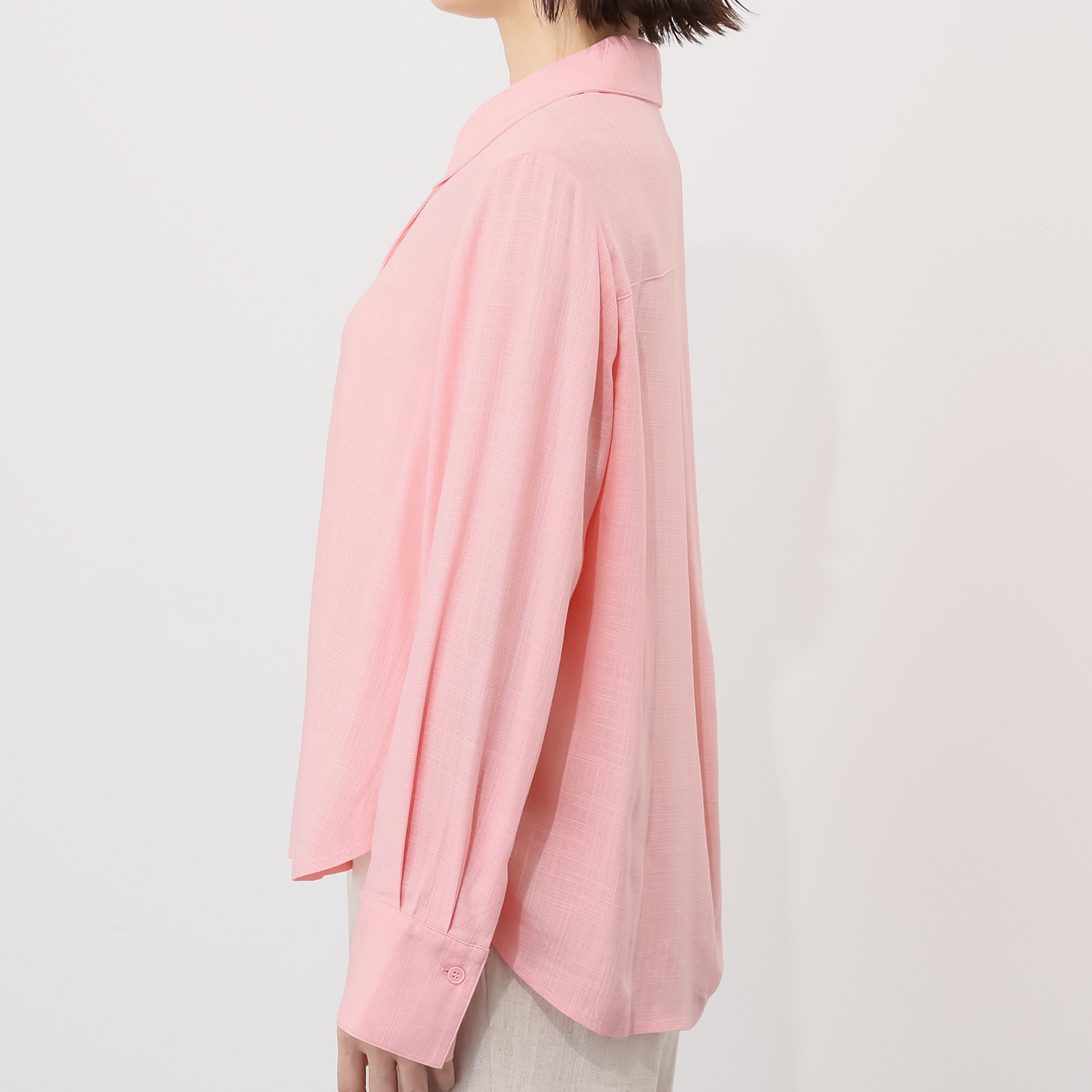 バイブリジット リネン混 シンボル刺しゅう入り シャツブラウス