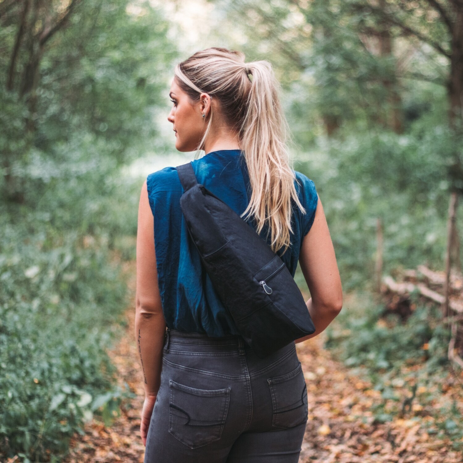 ヘルシーバックバッグ ポーチ付　はっ水 テクスチャードナイロン ボディーバッグ