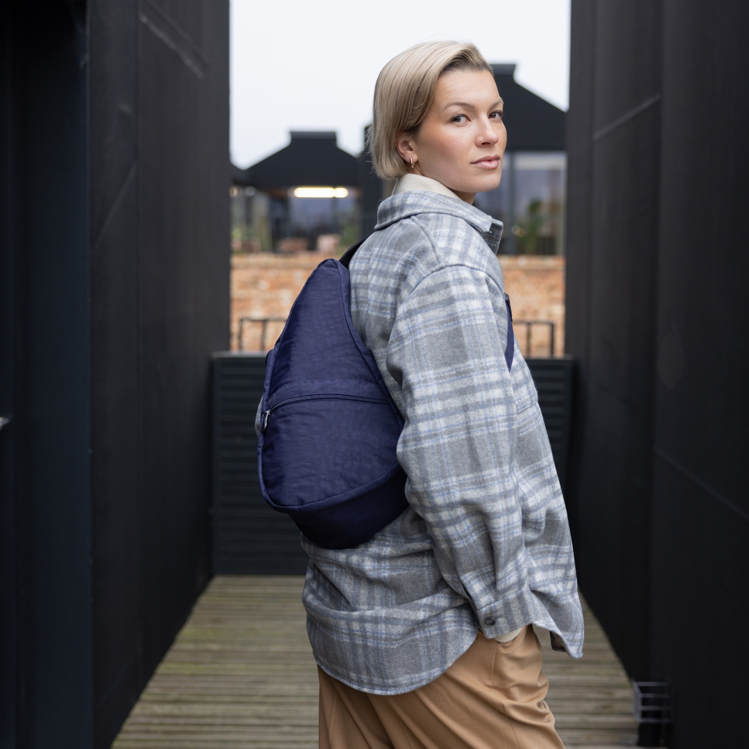 ヘルシーバックバッグ ポーチ付　はっ水 テクスチャードナイロン ボディーバッグ