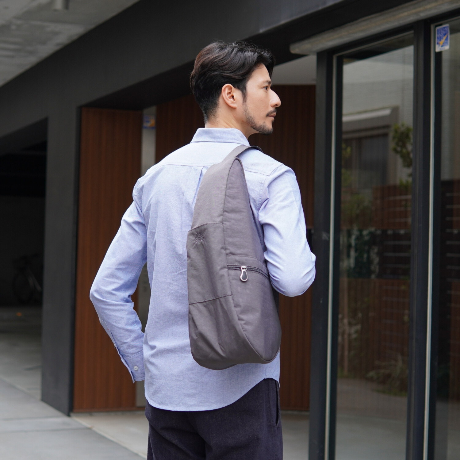 ヘルシーバックバッグ はっ水 テクスチャードナイロン 大きめボディーバッグ