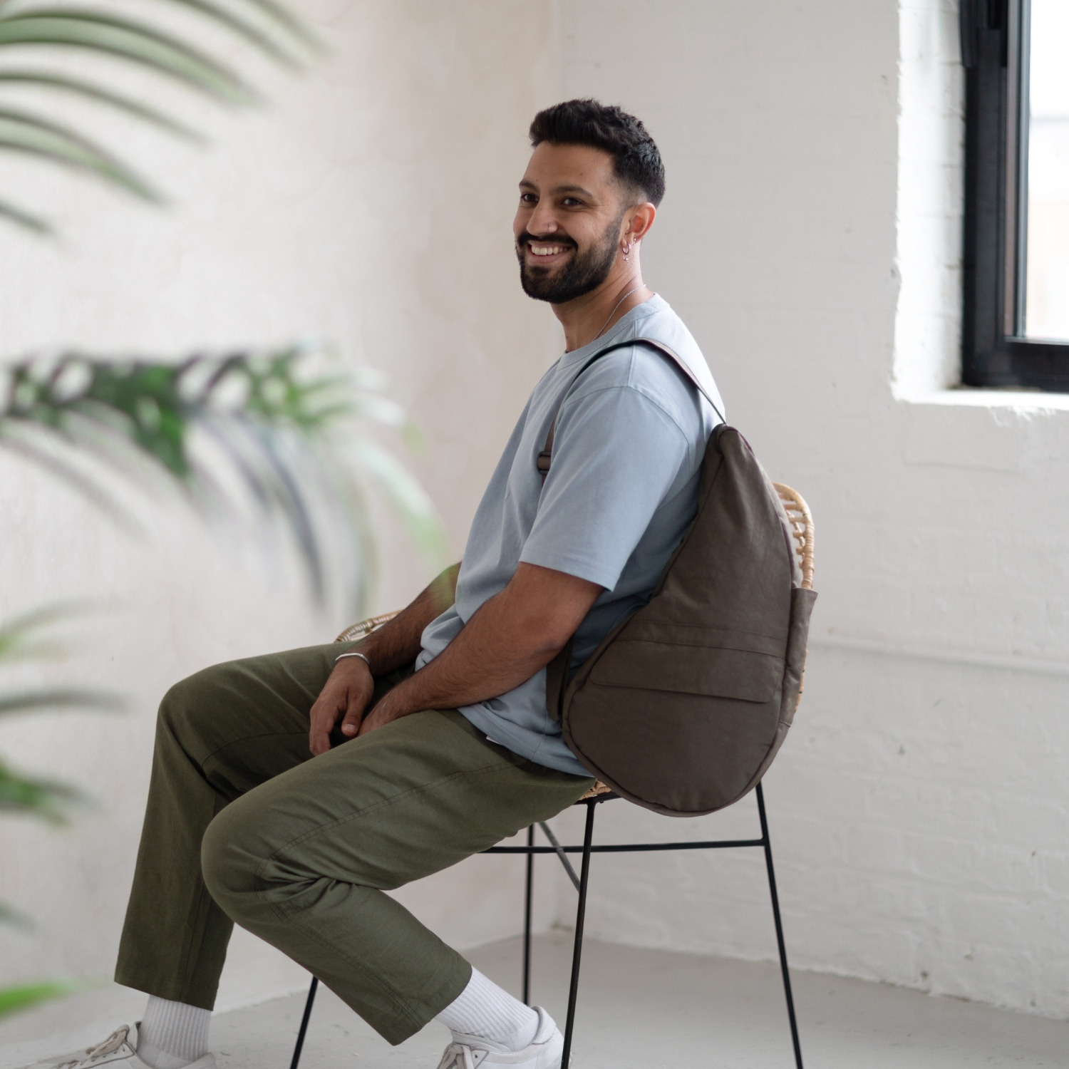 ヘルシーバックバッグ はっ水 テクスチャードナイロン 大きめボディーバッグ