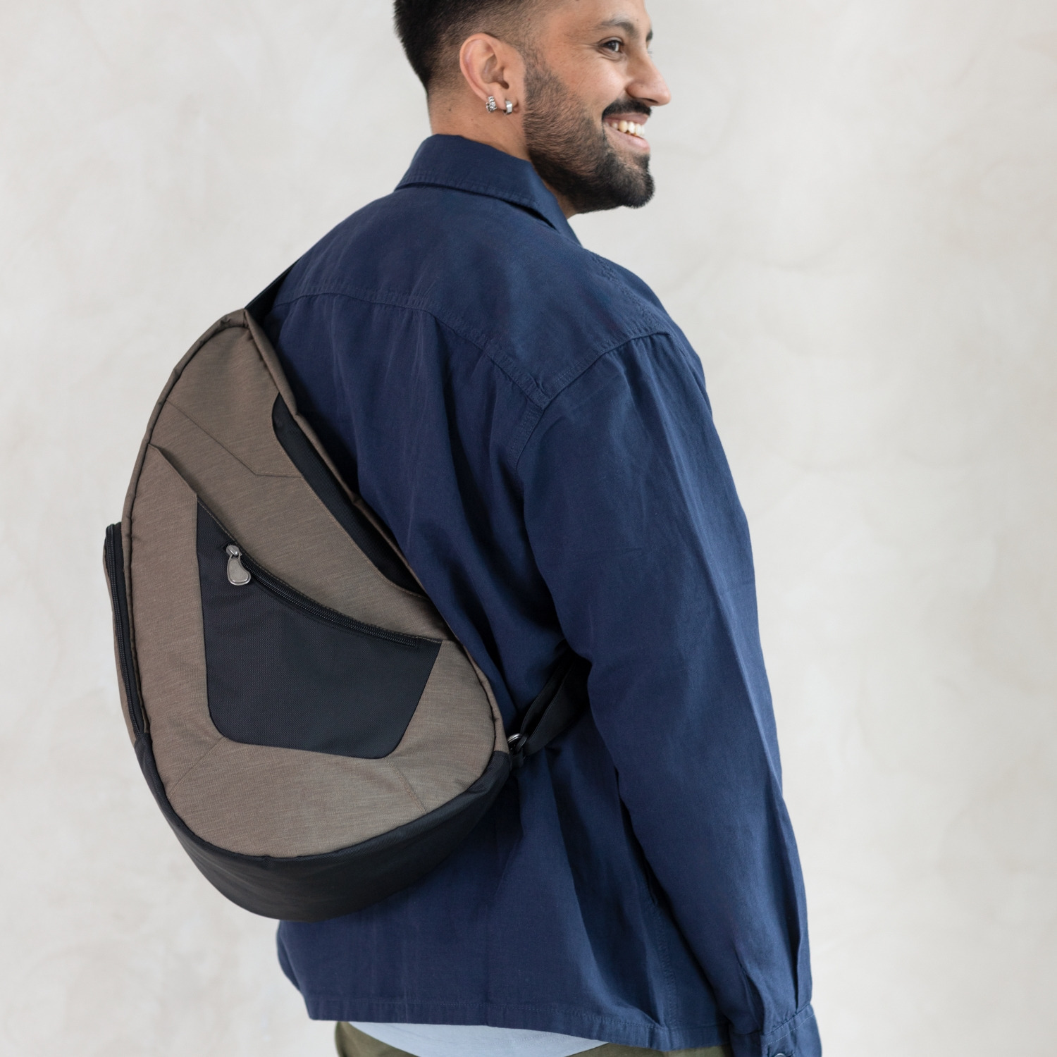 ヘルシーバックバッグ 大きめボディーバッグ “アーバントラベラー”