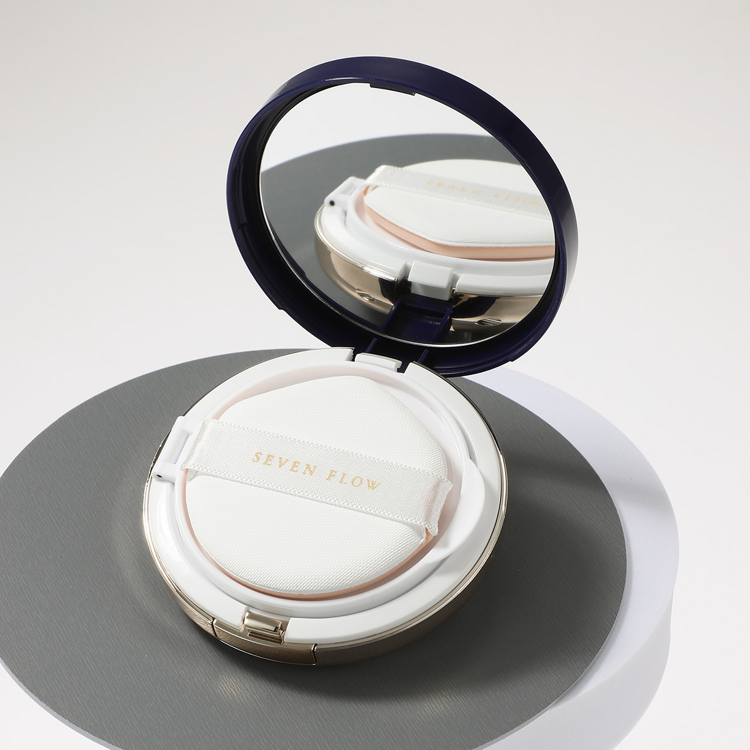 セブン　フロー メイクしながらスキンケア 透明感ある上品ツヤ肌演出 １品１１役！ グロウセラム ファンデーション ２個分特別セット