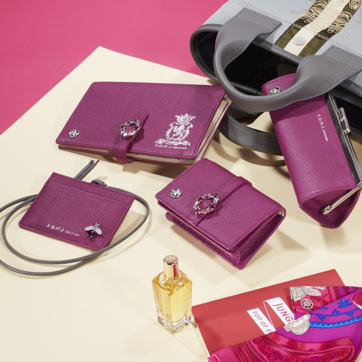 エーディーエムジェイ スパニッシュレザー マルチウォレット