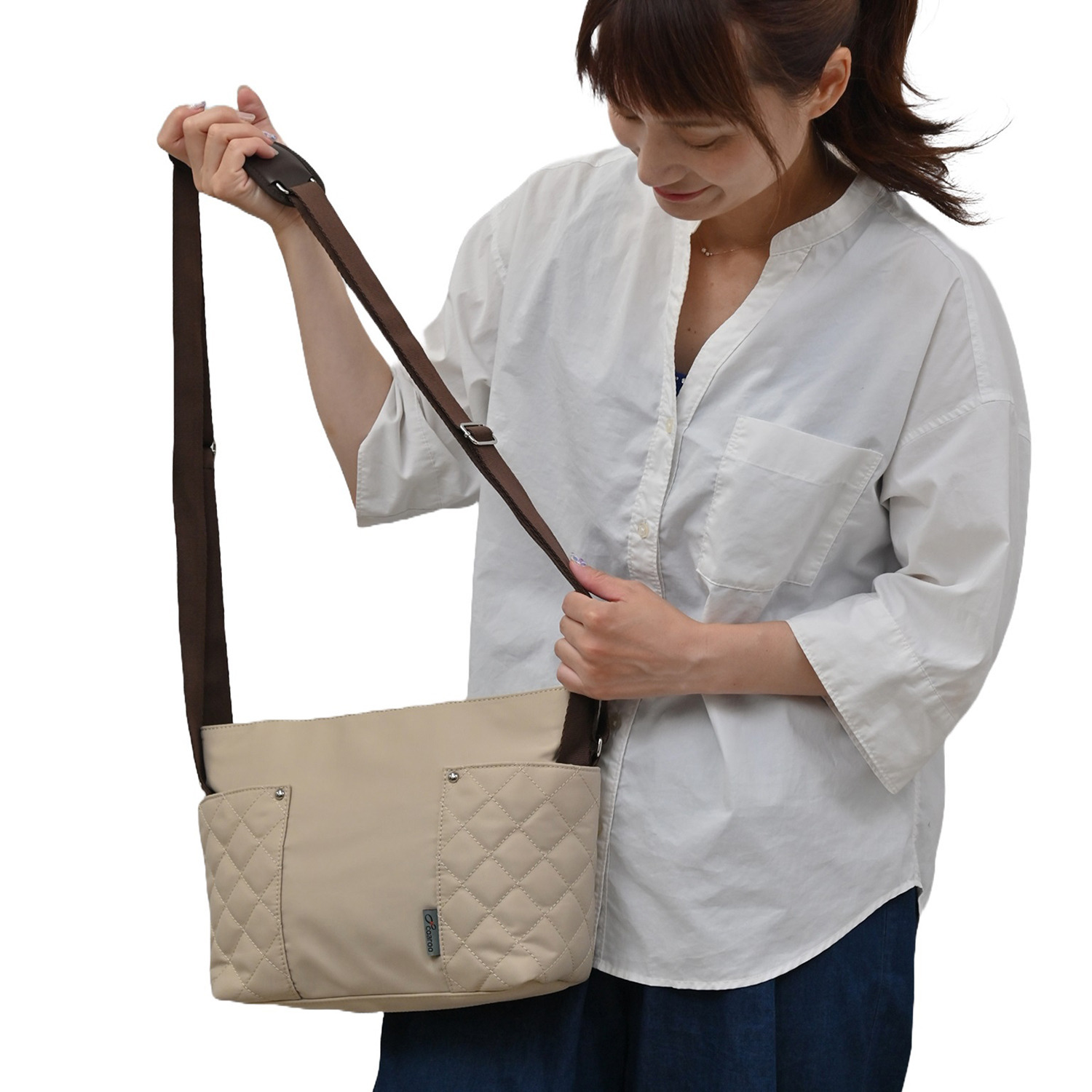 毎日のお出かけやお散歩 旅行のサブバッグとしても うれしいサイズ感 コアルーバッグ “ハナロミニ”