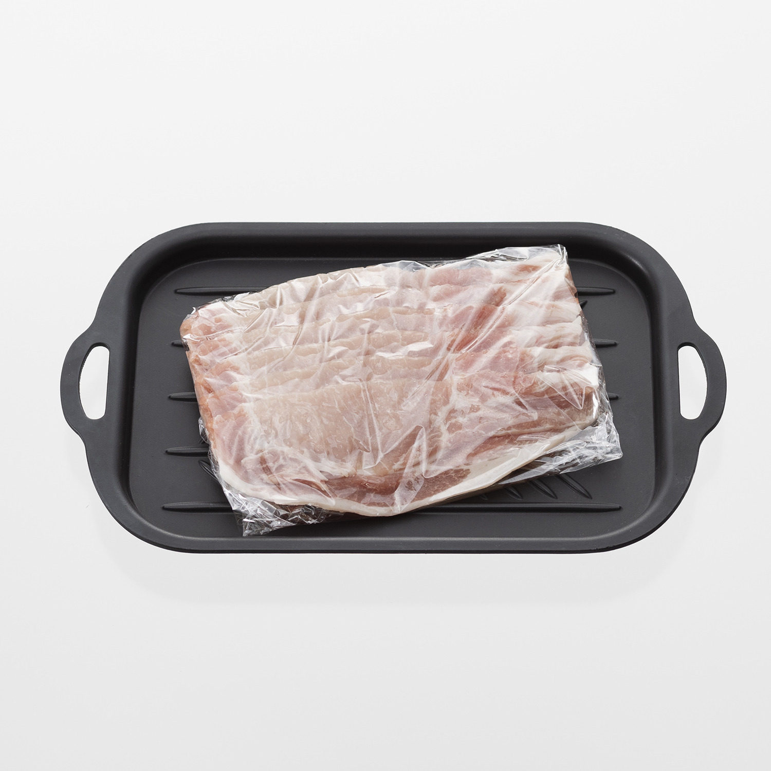 毎日の調理を より効率的に、より楽しく １枚で多用途に活躍する グリルにも使える 解凍＆グリルプレート ２枚セット