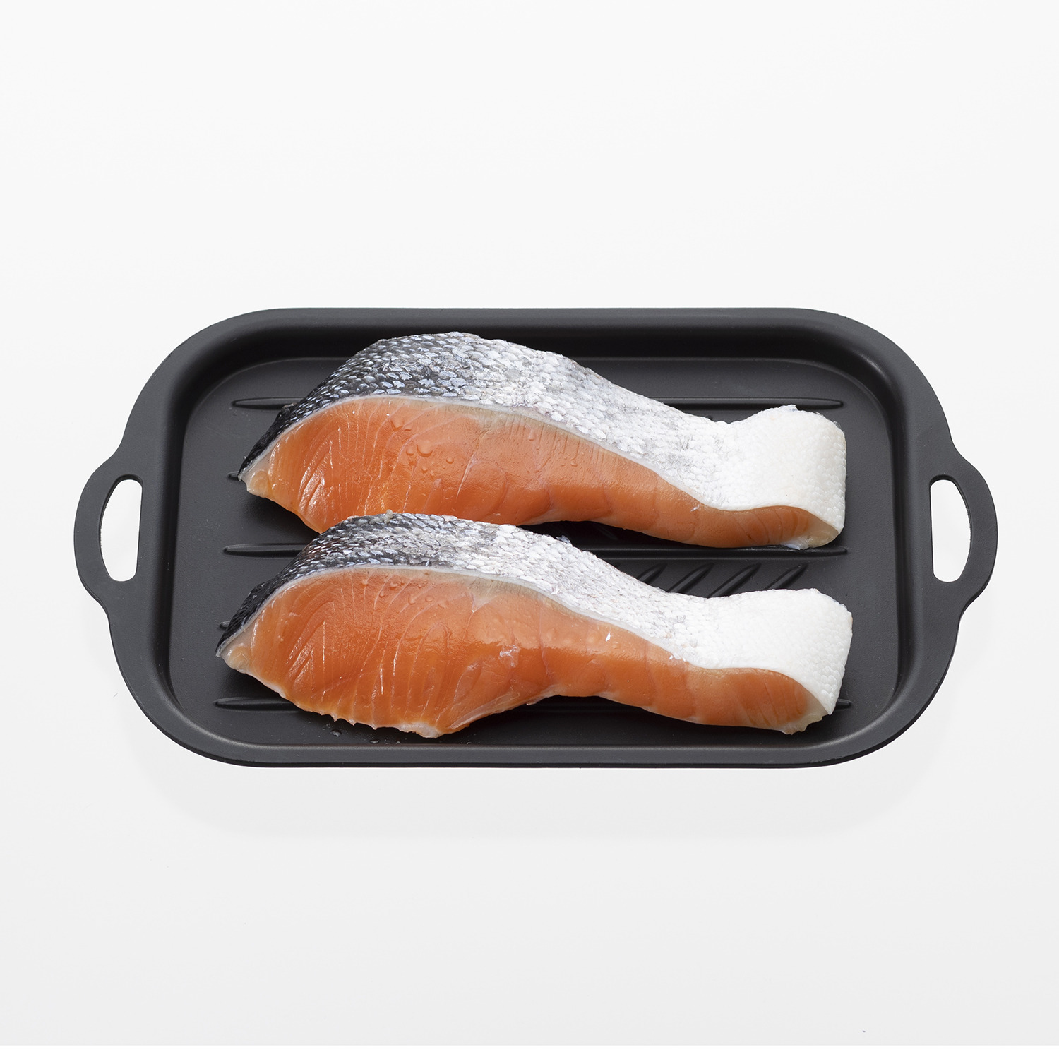 毎日の調理を より効率的に、より楽しく １枚で多用途に活躍する グリルにも使える 解凍＆グリルプレート ２枚セット