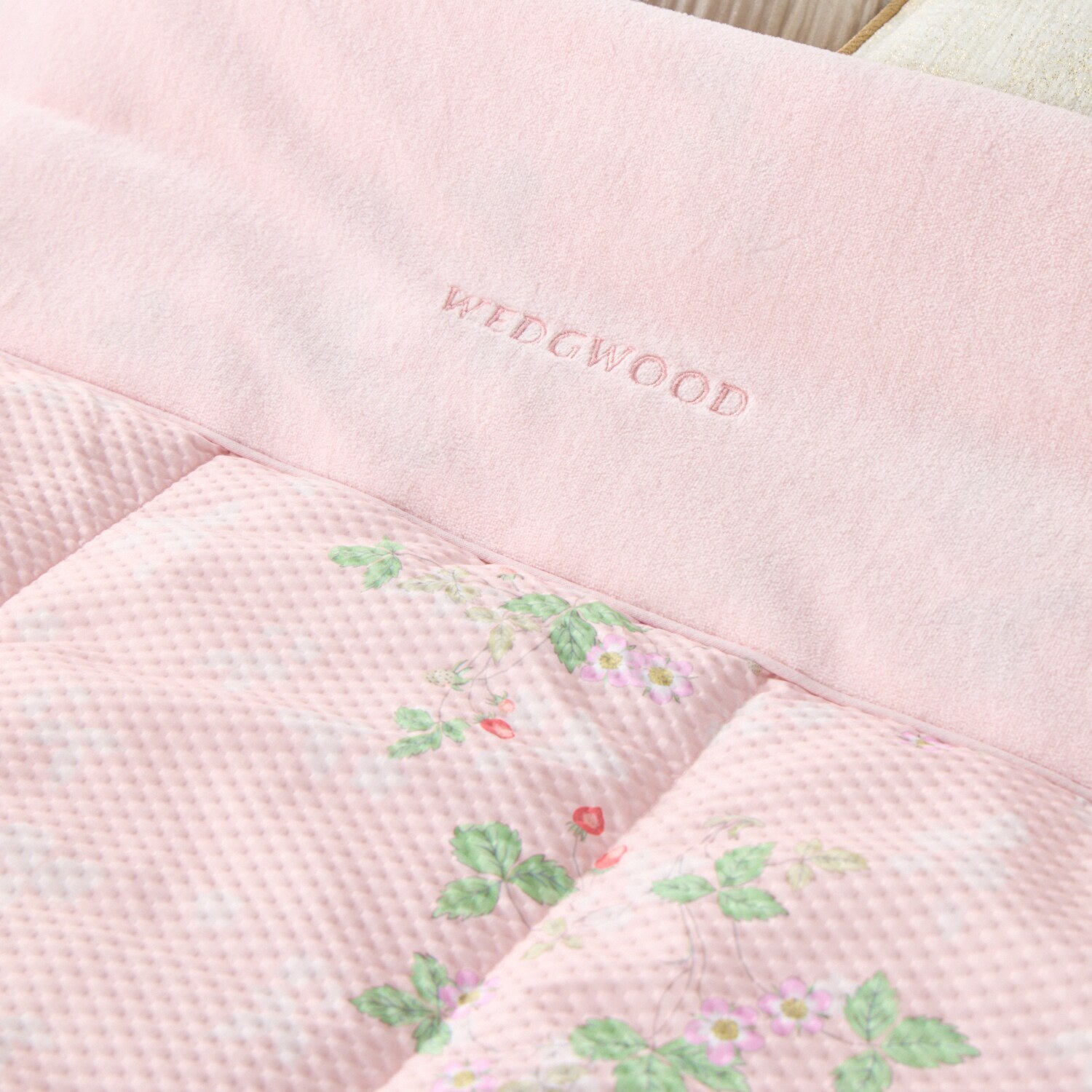 ウェッジウッド ワイルドストロベリー さらふわ肌掛けふとん ＜シングル＞