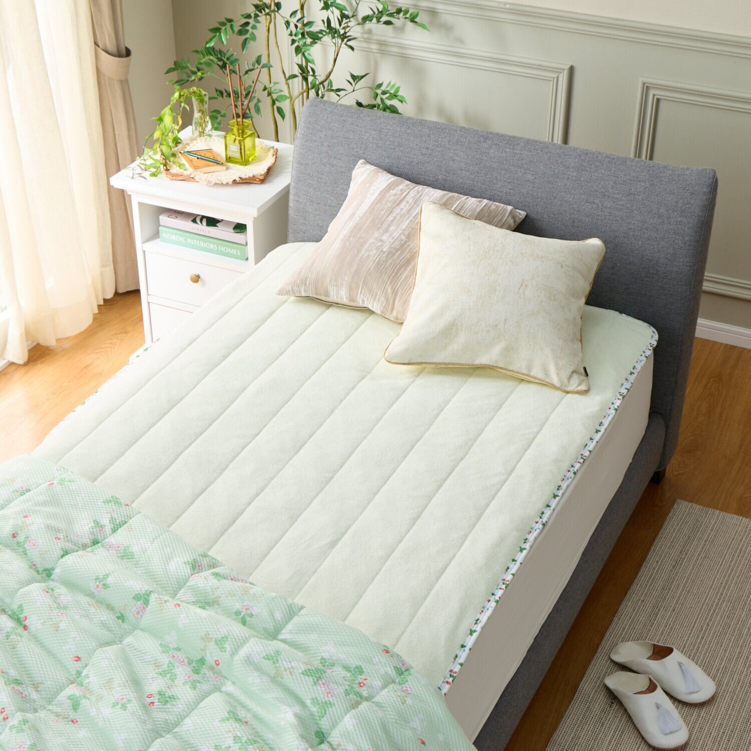 ウェッジウッド ワイルドストロベリー リバーシブル敷きパッド ＜シングル＞