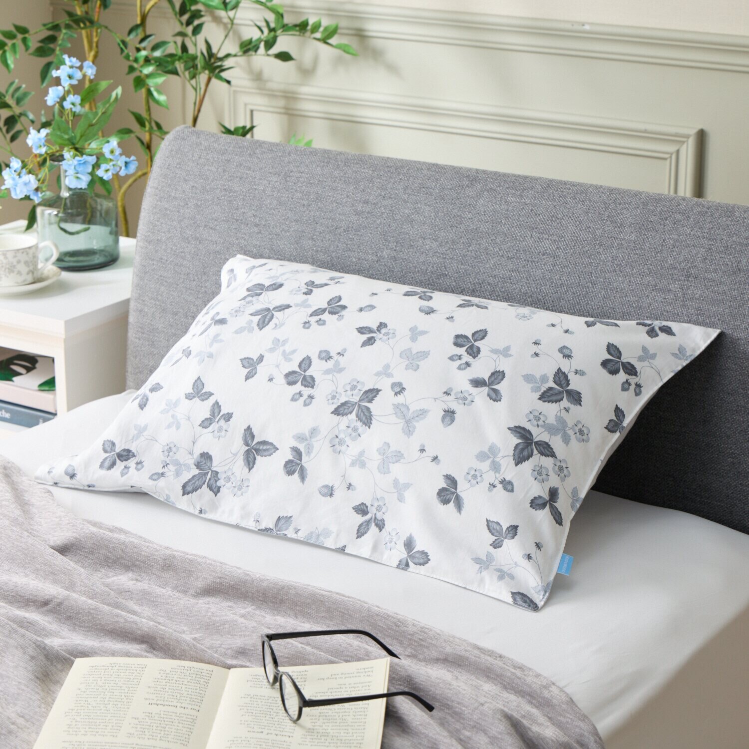 ウェッジウッド ストロベリーインクブルー コットンサテン ピロケース 