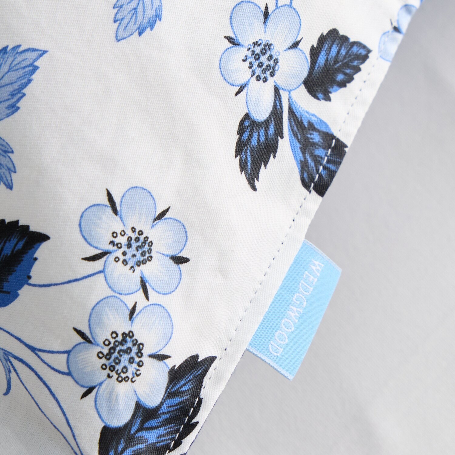 ウェッジウッド ストロベリーインクブルー コットンサテン ピロケース 