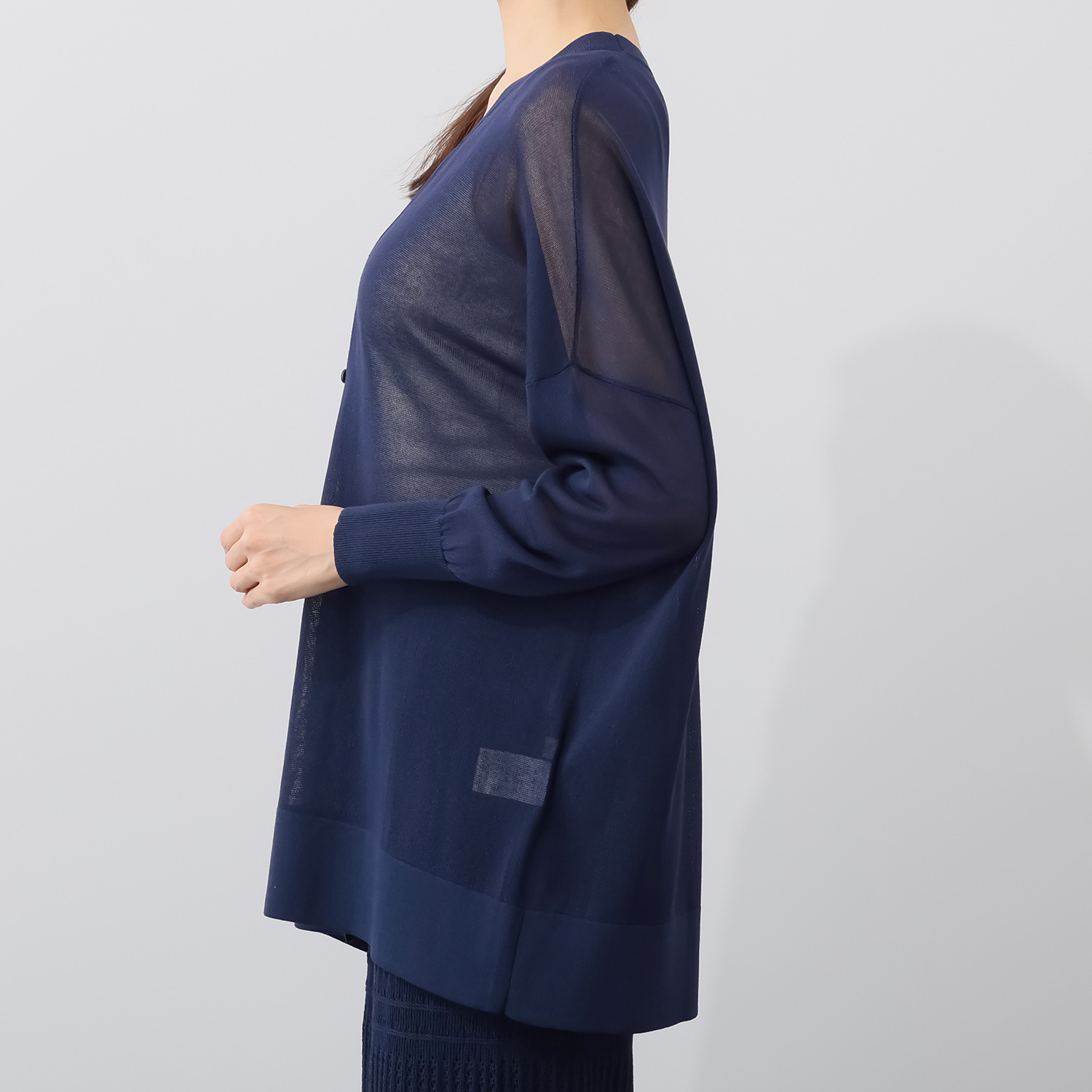 ソアージュ イタリア　カーサ・デル・ フィラート社製糸使用 シアーで上品な煌めき ミディアム丈カーディガン