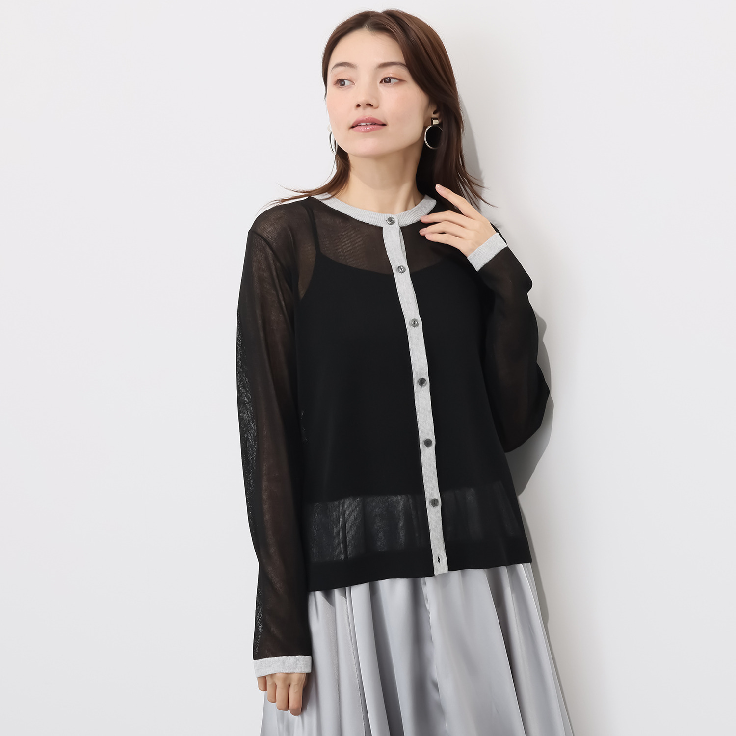 ソアージュ イタリア　カーサ・デル・ フィラート社製糸使用 シアーで上品な煌めき ラウンドネック カーディガン