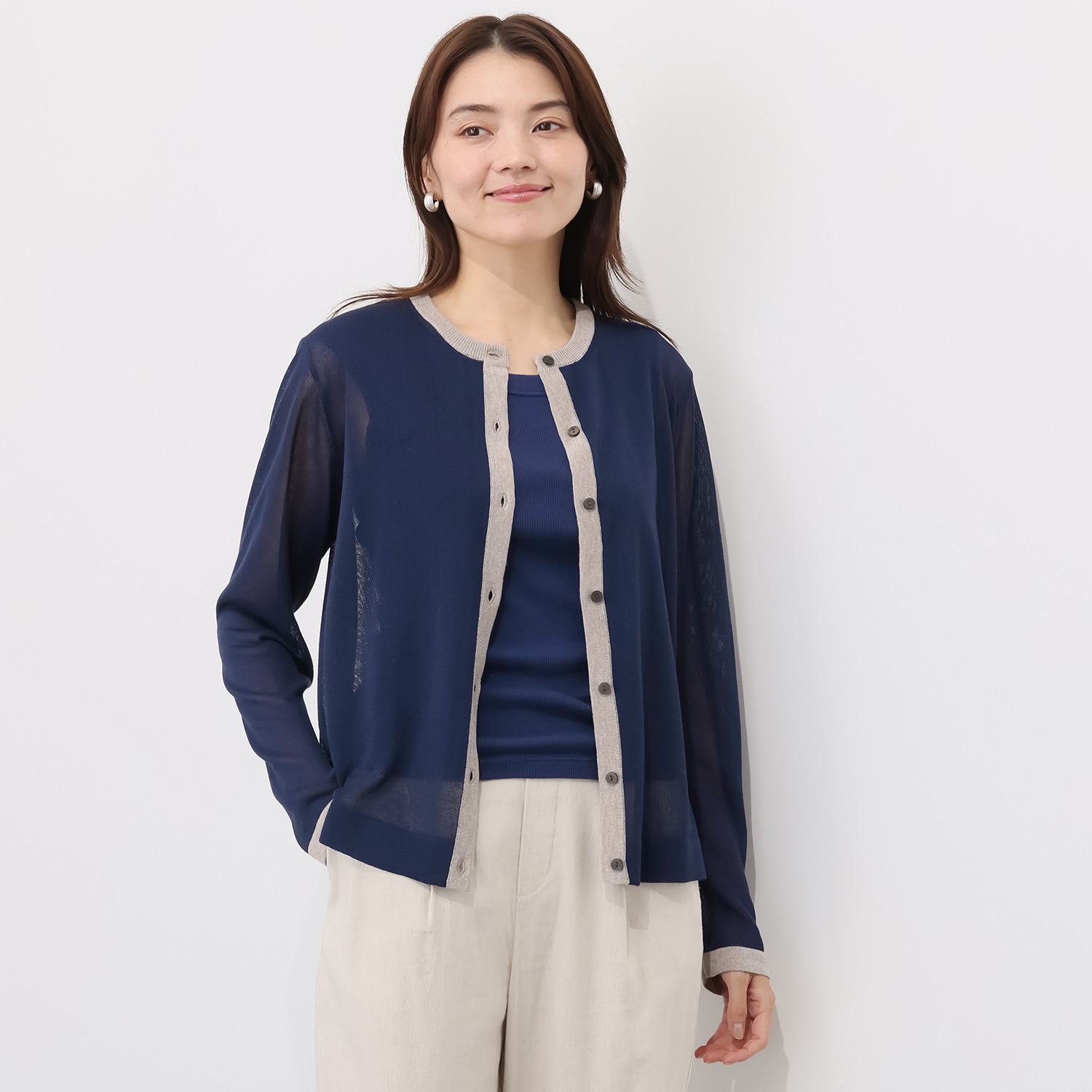 ソアージュ イタリア　カーサ・デル・ フィラート社製糸使用 シアーで上品な煌めき ラウンドネック カーディガン