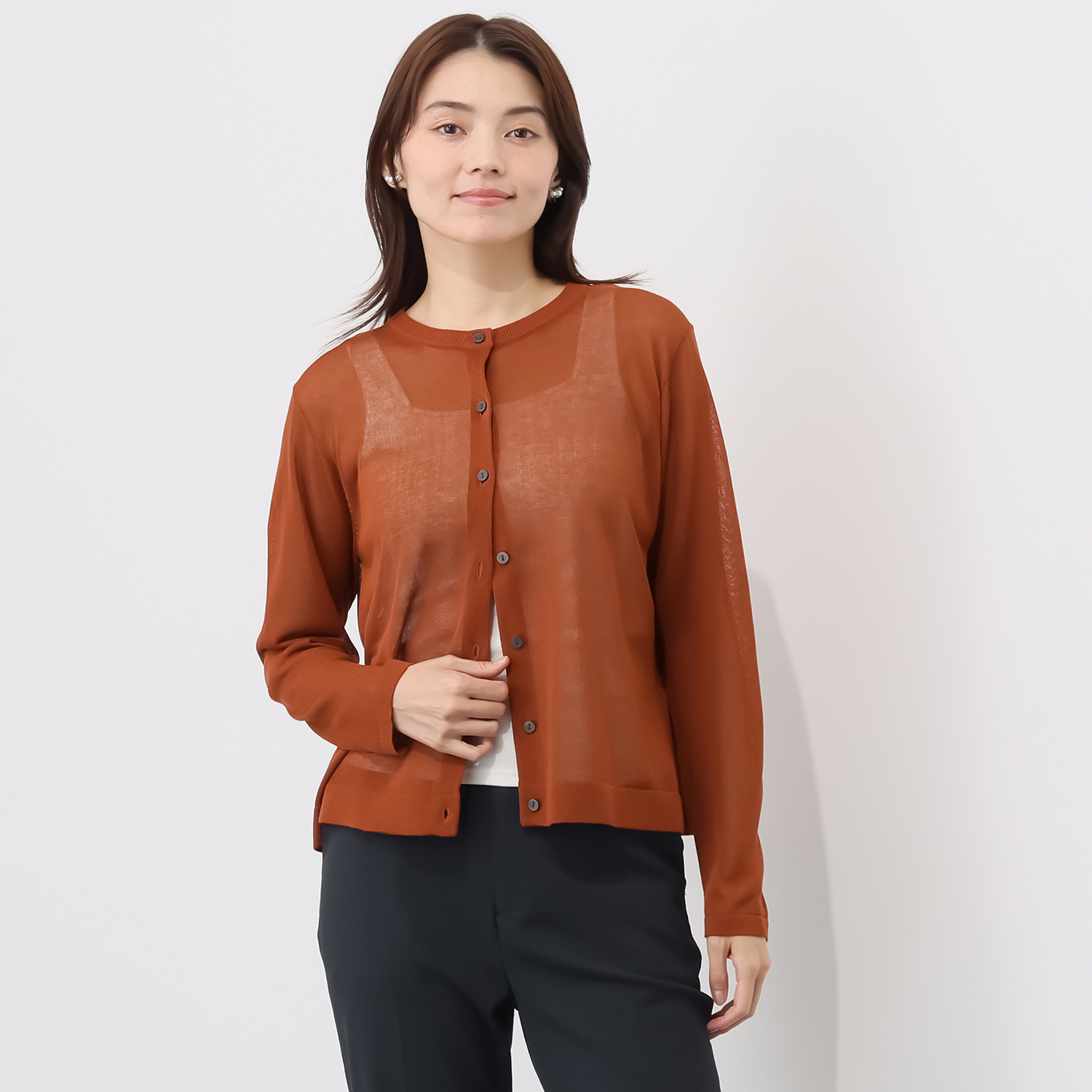 ソアージュ イタリア　カーサ・デル・ フィラート社製糸使用 シアーで上品な煌めき ラウンドネック カーディガン