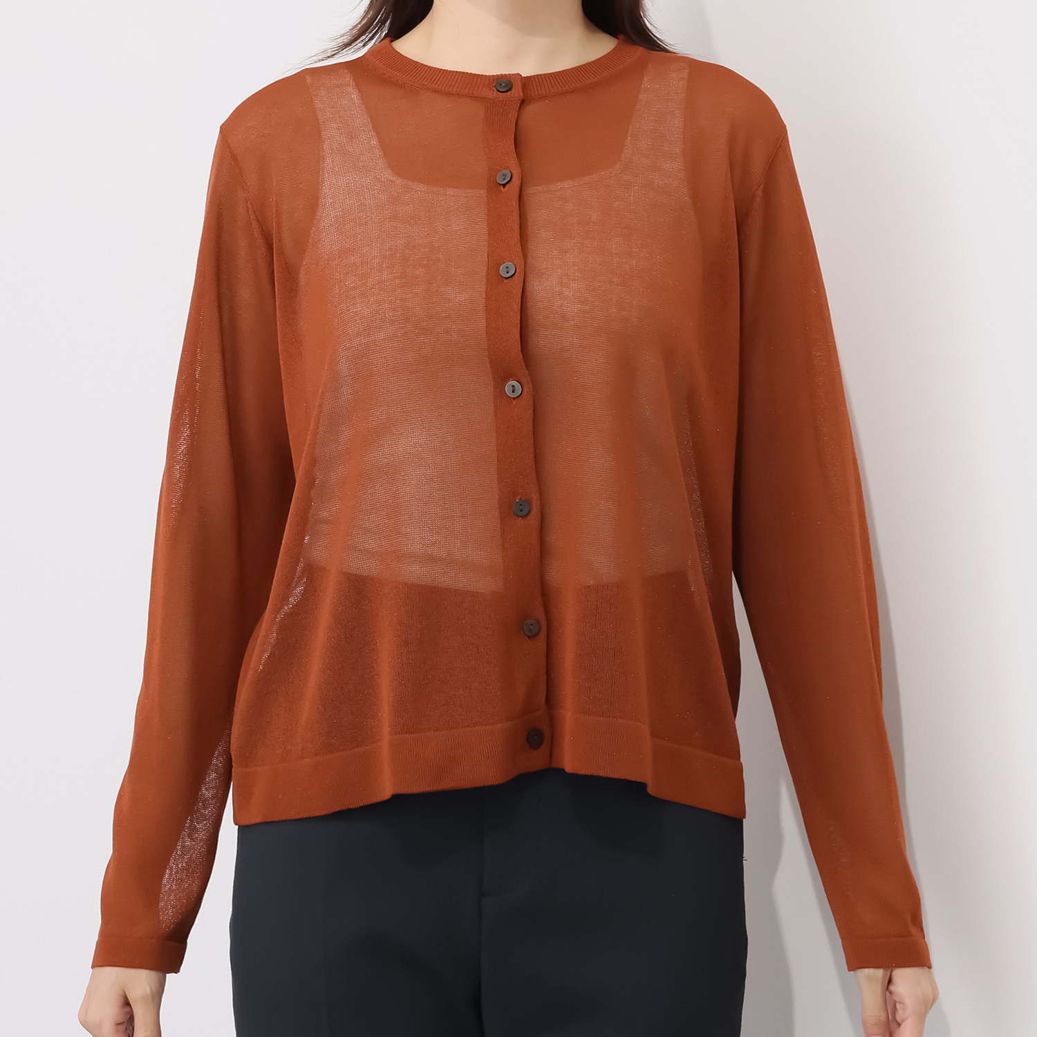 ソアージュ イタリア　カーサ・デル・ フィラート社製糸使用 シアーで上品な煌めき ラウンドネック カーディガン