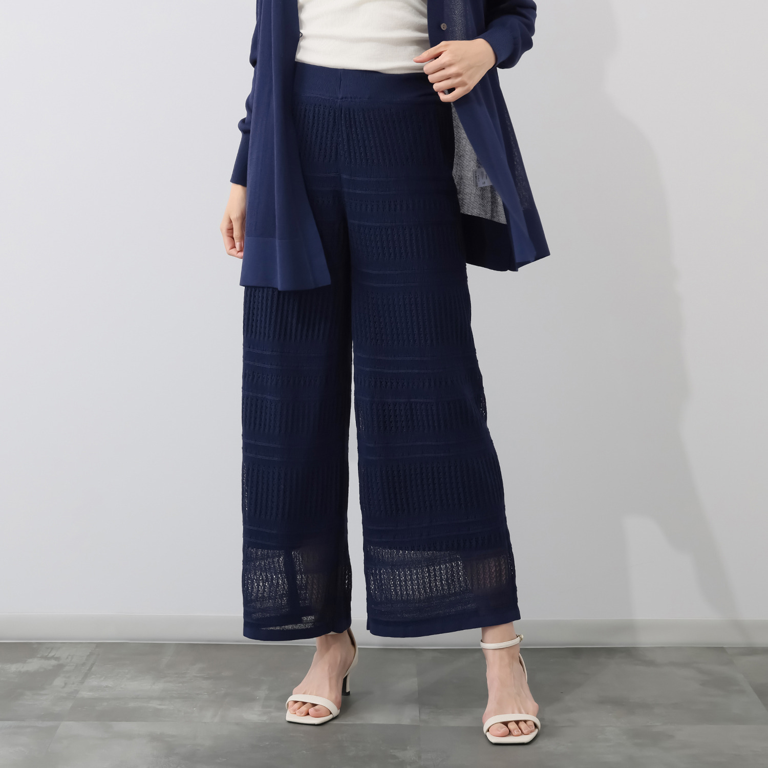 ソアージュ イタリア　カーサ・デル・ フィラート社製糸使用 上品な煌めき 透かし柄ワイドパンツ