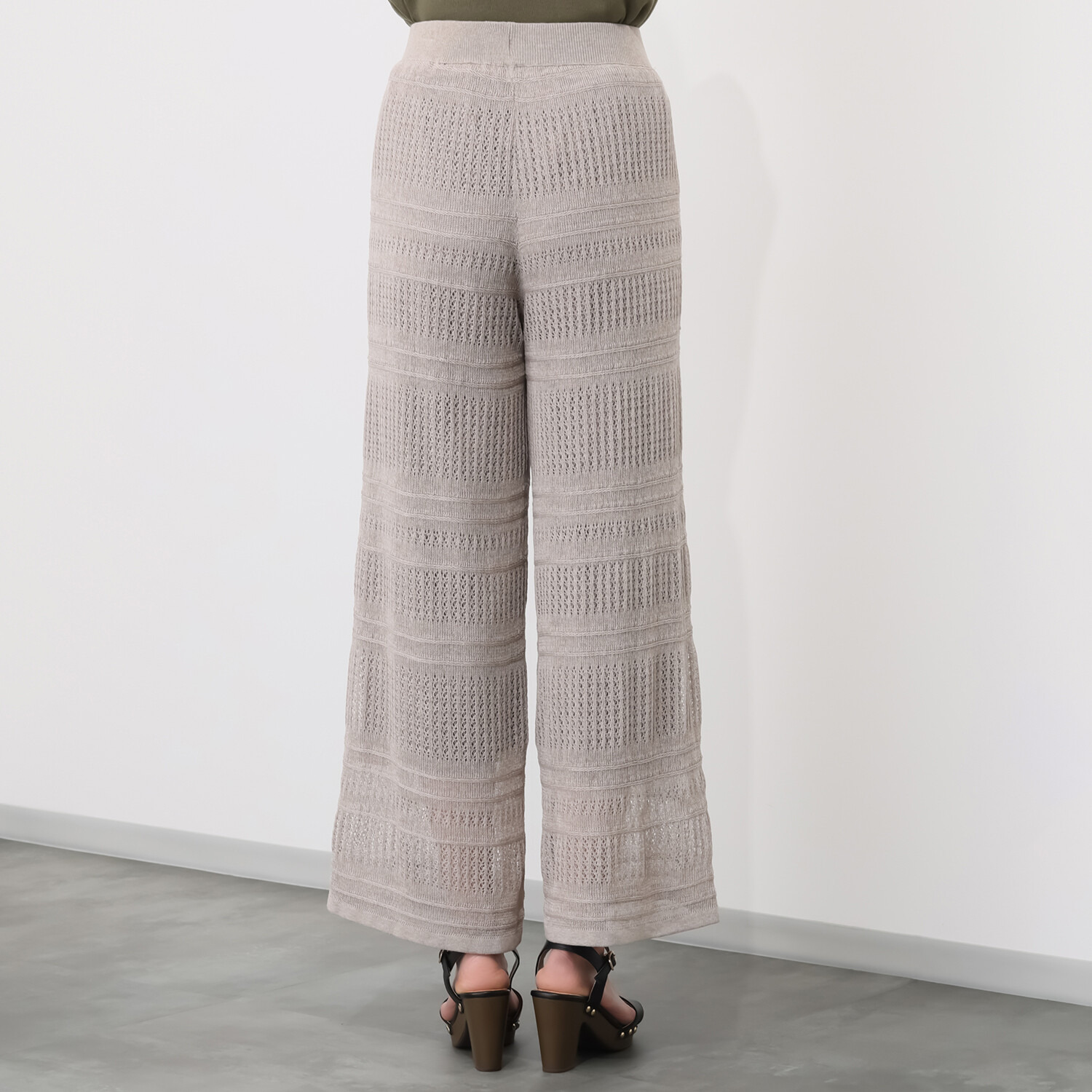 ソアージュ イタリア　カーサ・デル・ フィラート社製糸使用 上品な煌めき 透かし柄ワイドパンツ