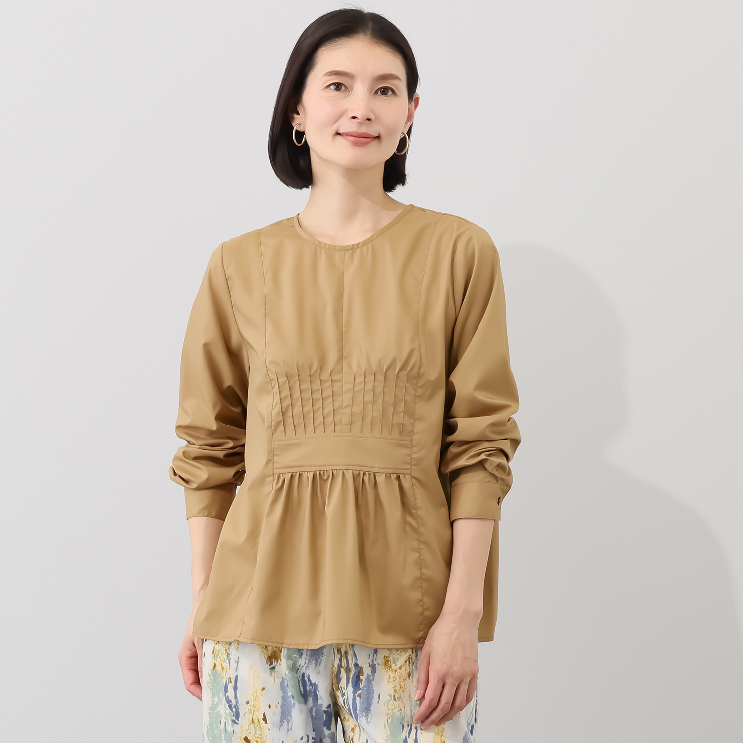 オルテンジア ピンタック＆ギャザーで フレンチトラッドを装う デザインブラウス