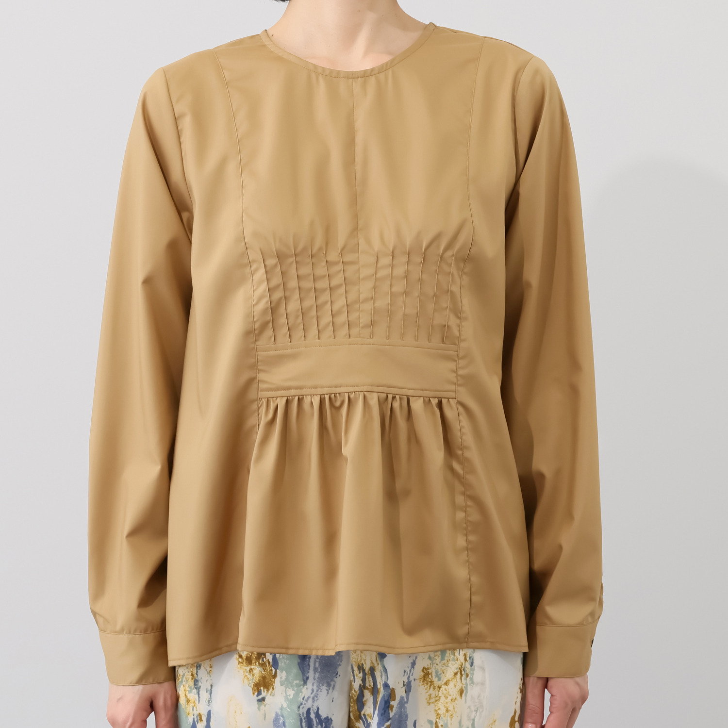 オルテンジア ピンタック＆ギャザーで フレンチトラッドを装う デザインブラウス