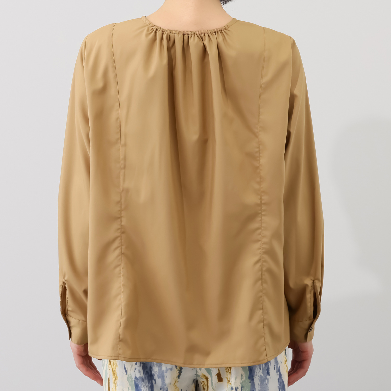 オルテンジア ピンタック＆ギャザーで フレンチトラッドを装う デザインブラウス