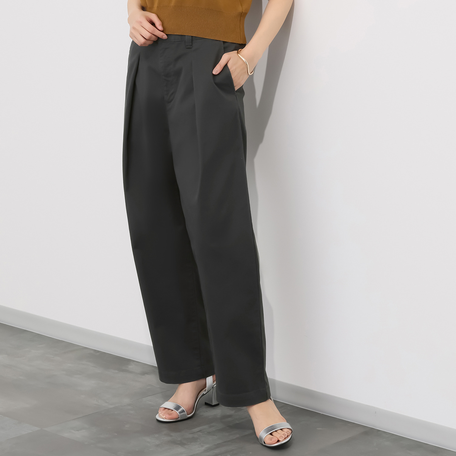 ホープナチュラル ピマコットン混 チノストレッチ タックワイドパンツ