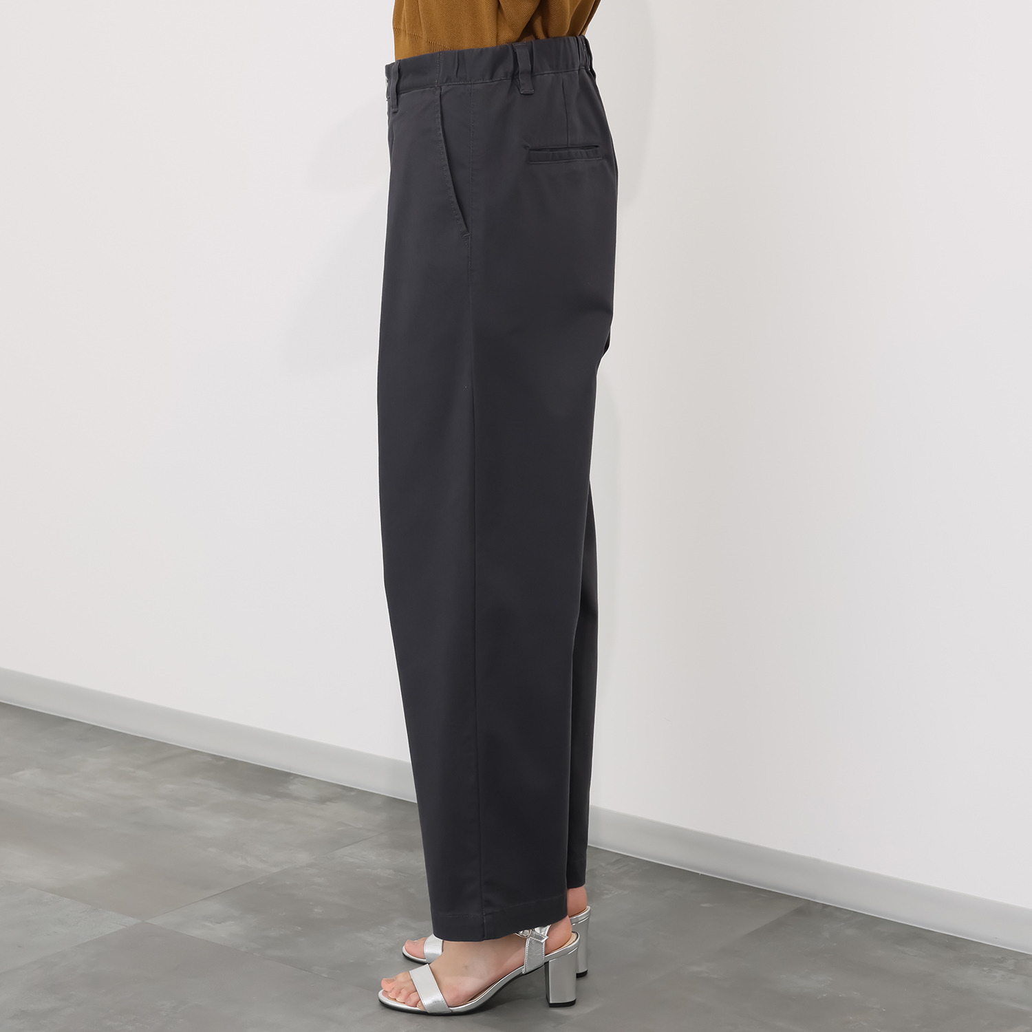 ホープナチュラル ピマコットン混 チノストレッチ タックワイドパンツ