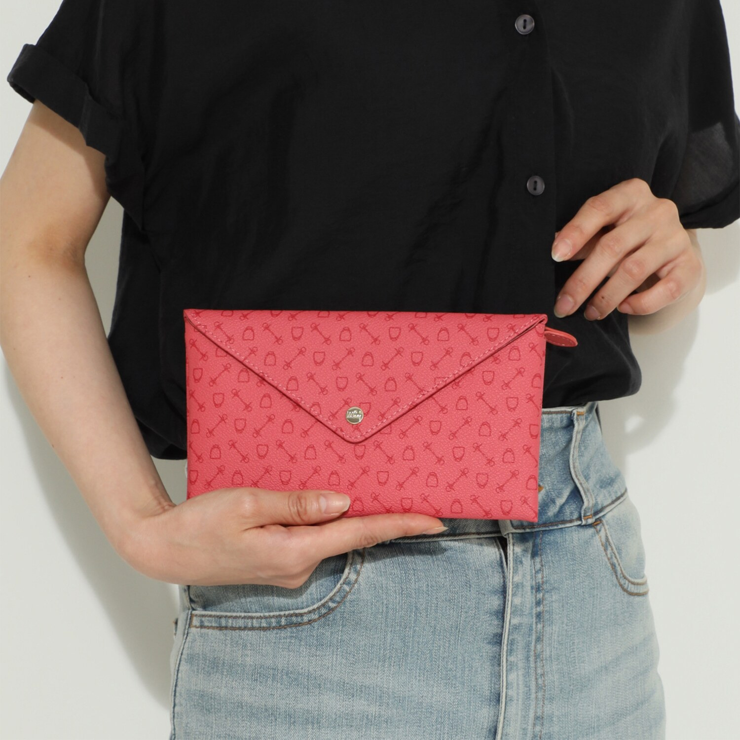 ホワイ “エンベロープ” ミニショルダーバッグ