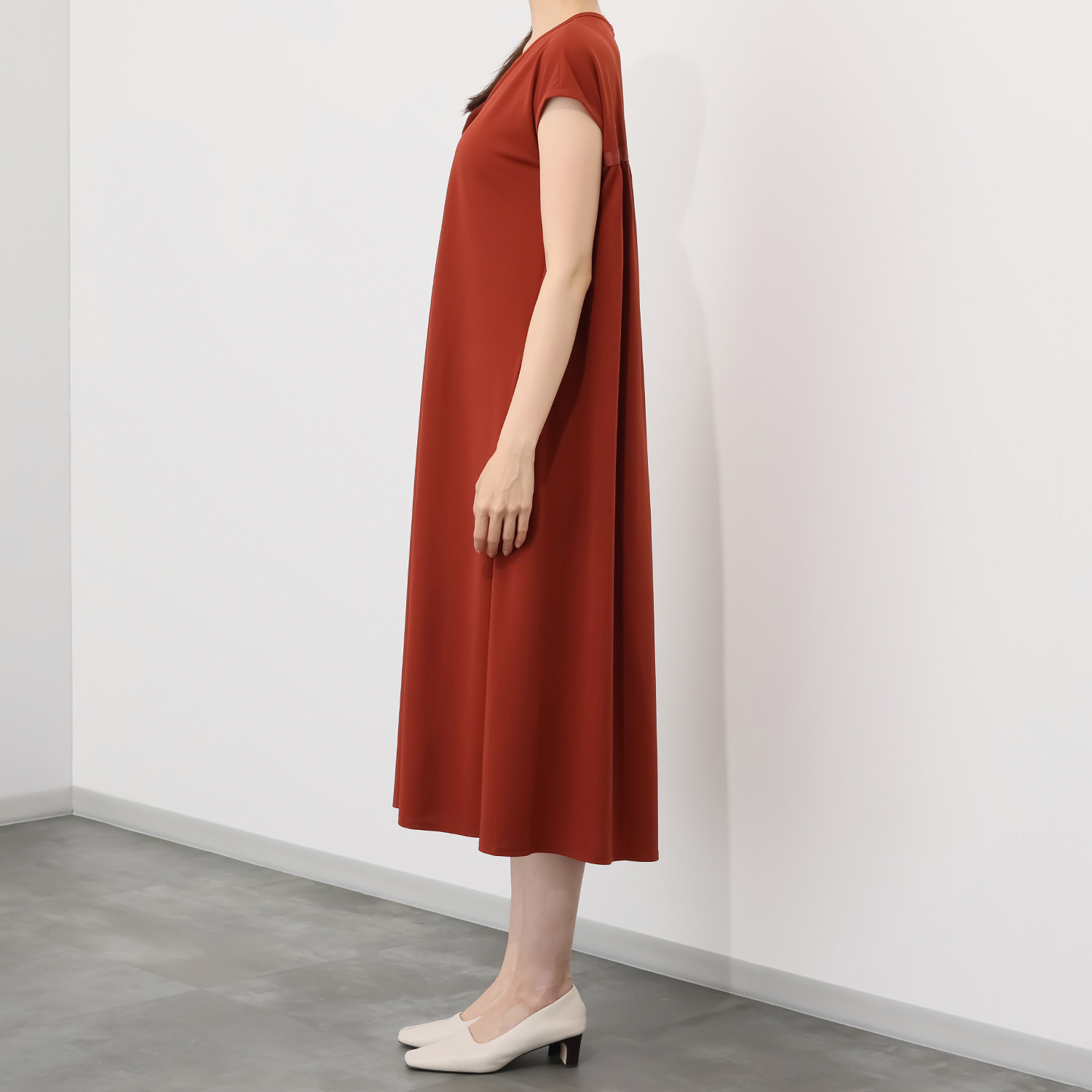 元町ゼラール うれしい機能満載！ さらさらジャージー ドレープワンピース