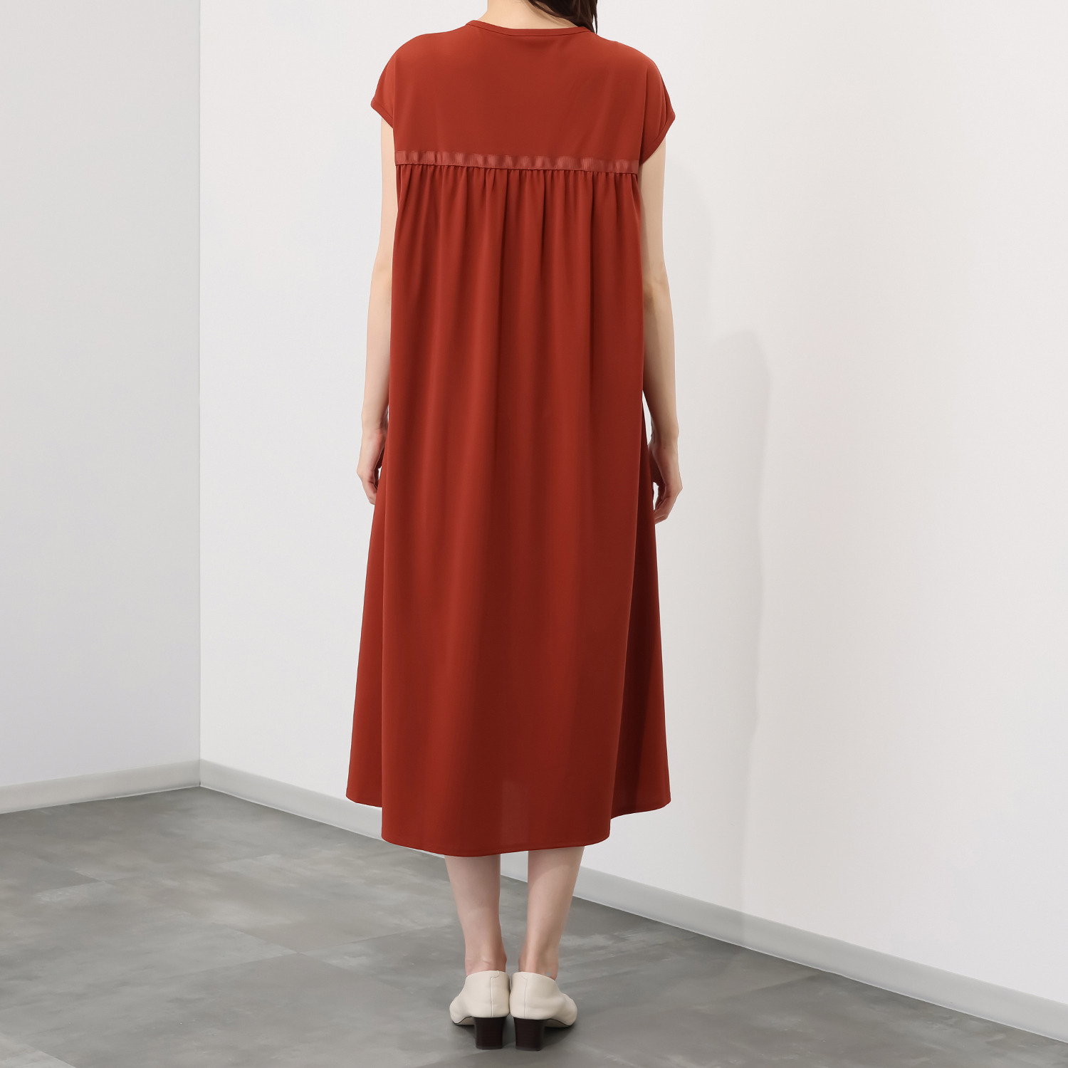 元町ゼラール うれしい機能満載！ さらさらジャージー ドレープワンピース