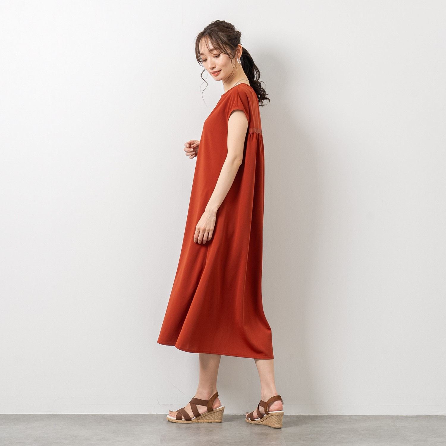 元町ゼラール うれしい機能満載！ さらさらジャージー ドレープワンピース