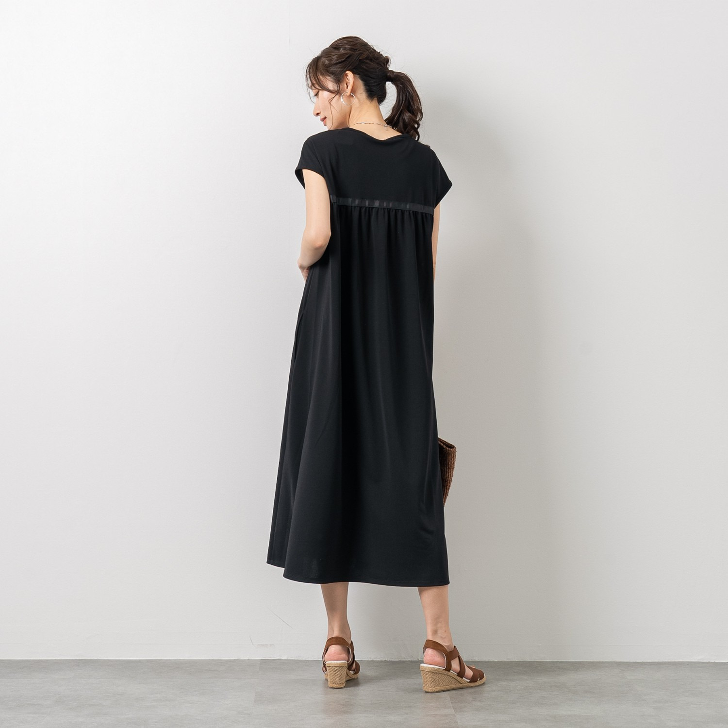 元町ゼラール うれしい機能満載！ さらさらジャージー ドレープワンピース