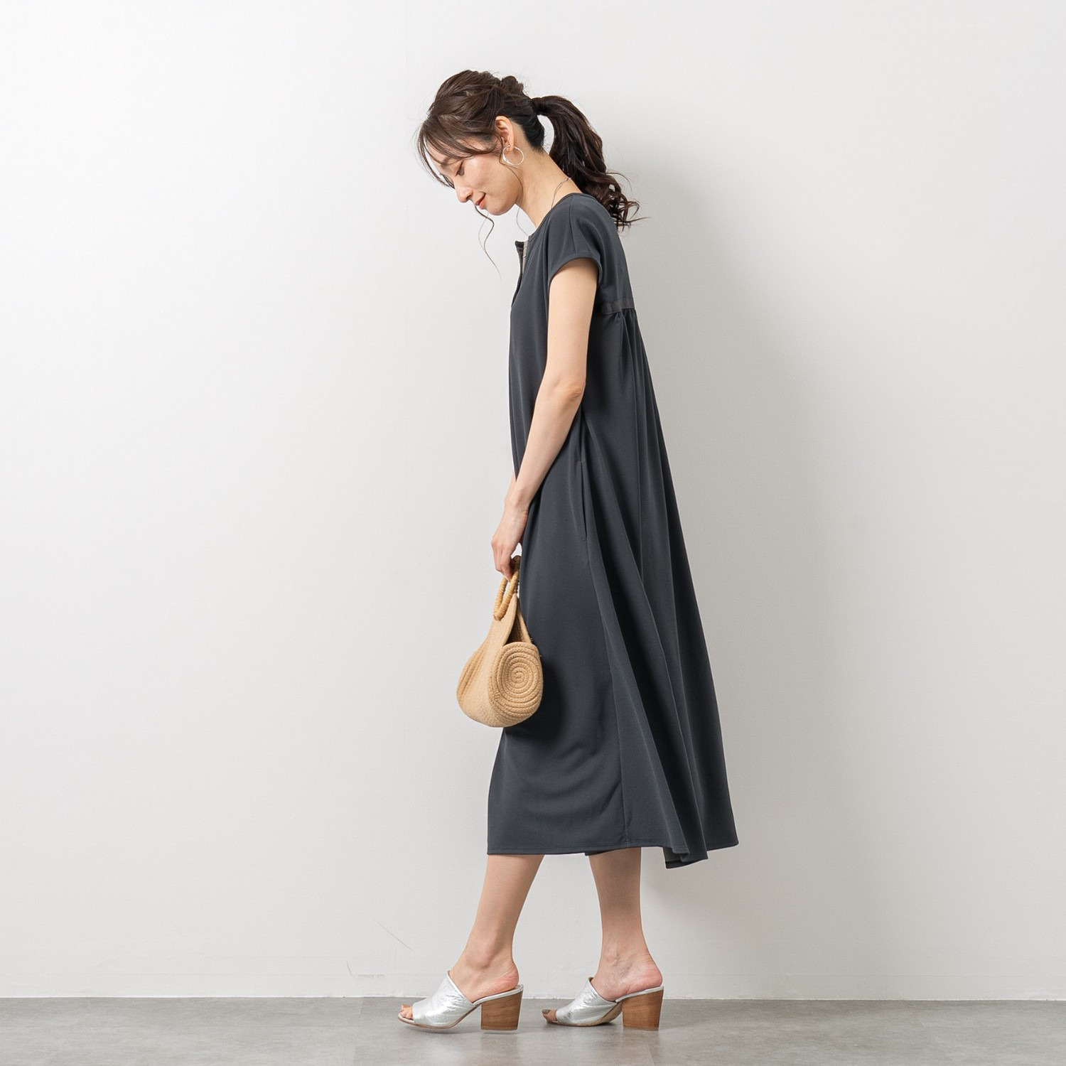 元町ゼラール うれしい機能満載！ さらさらジャージー ドレープワンピース