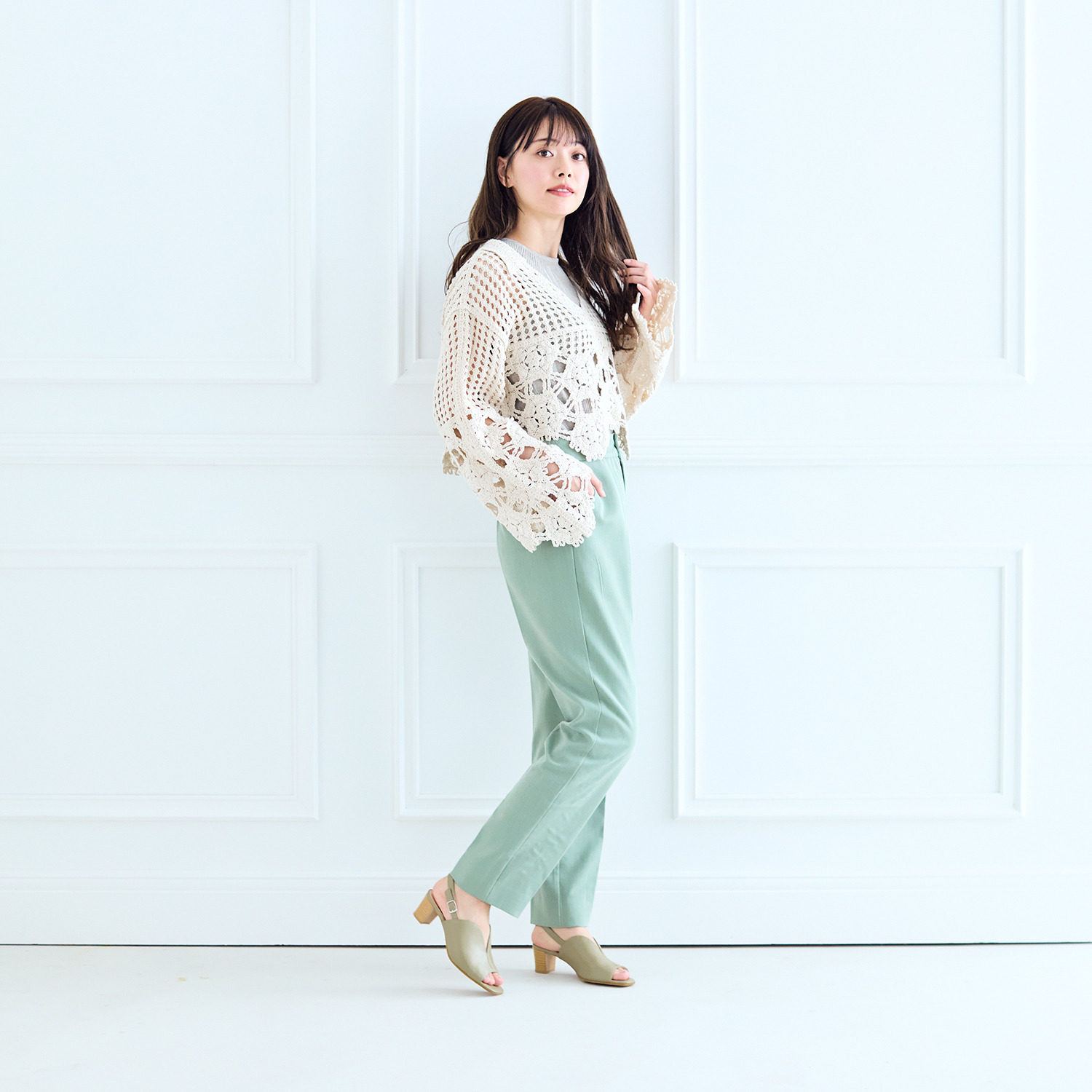 シェルシェエトワール メイドイン東京 牛革柔らか仕立て あか抜け５ｃｍヒール リリーカットサンダル