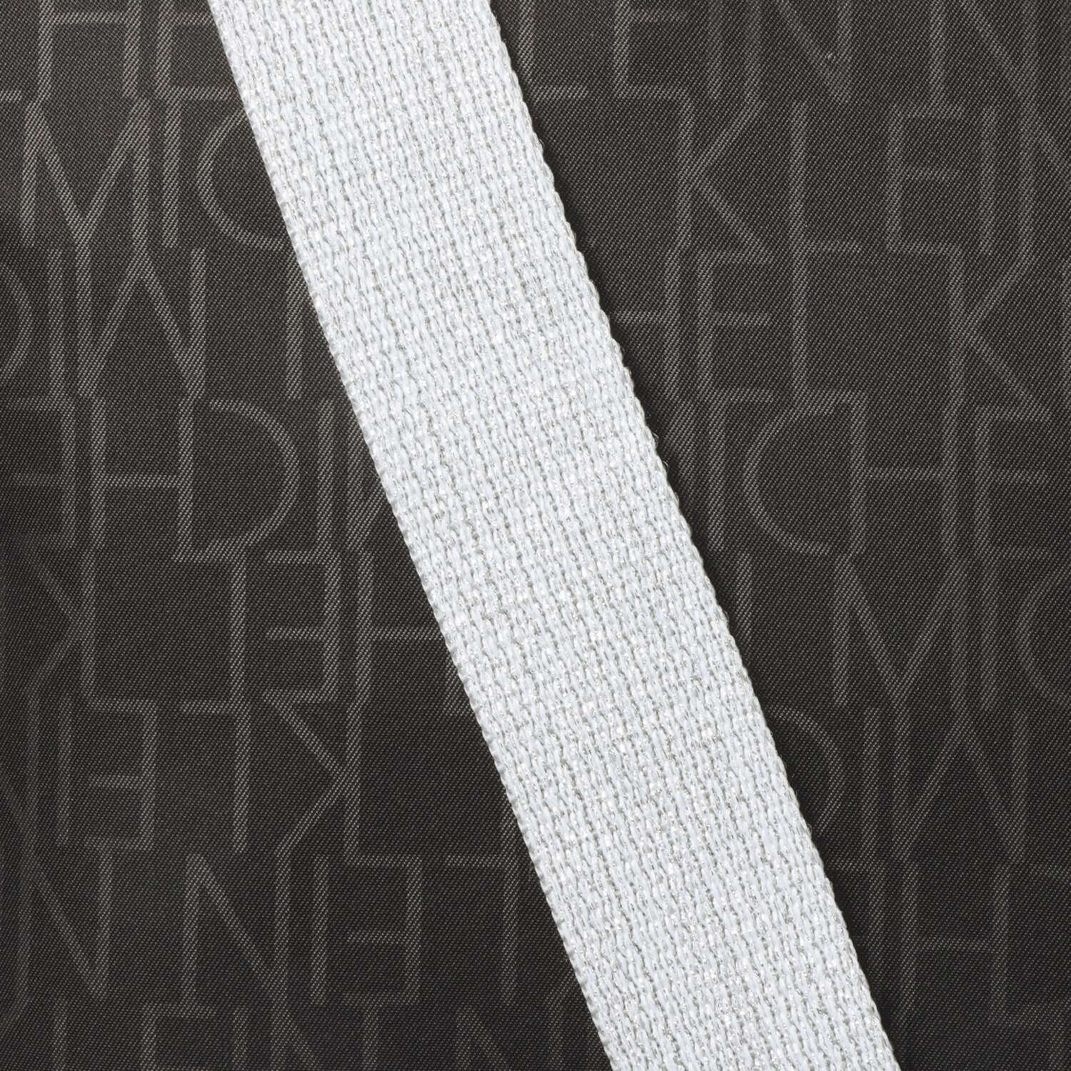 ミッシェル　クラン はっ水 ホットエンボス 縦ショルダーバッグ