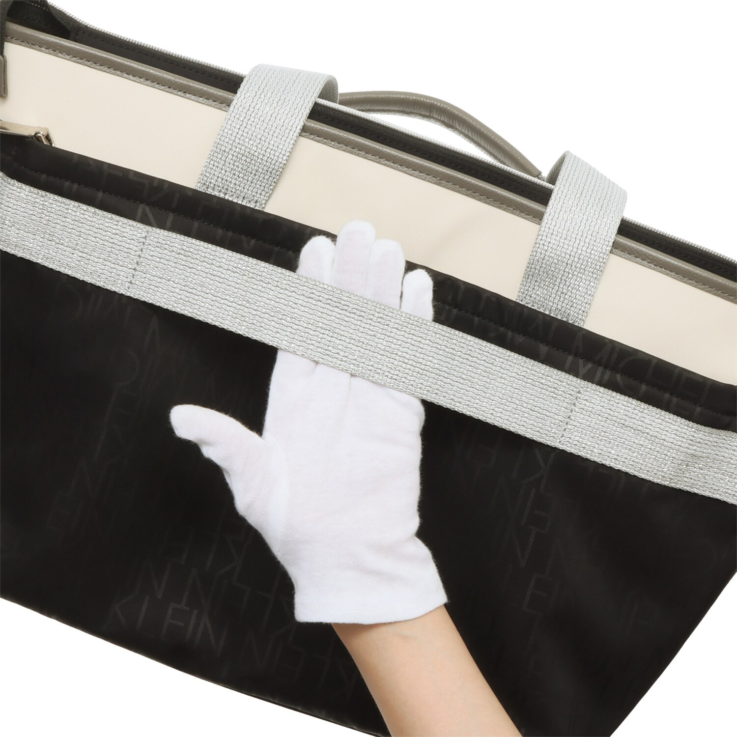 ミッシェル　クラン はっ水 ホットエンボス キャリーホルダー付 Ａ４対応トートバッグ