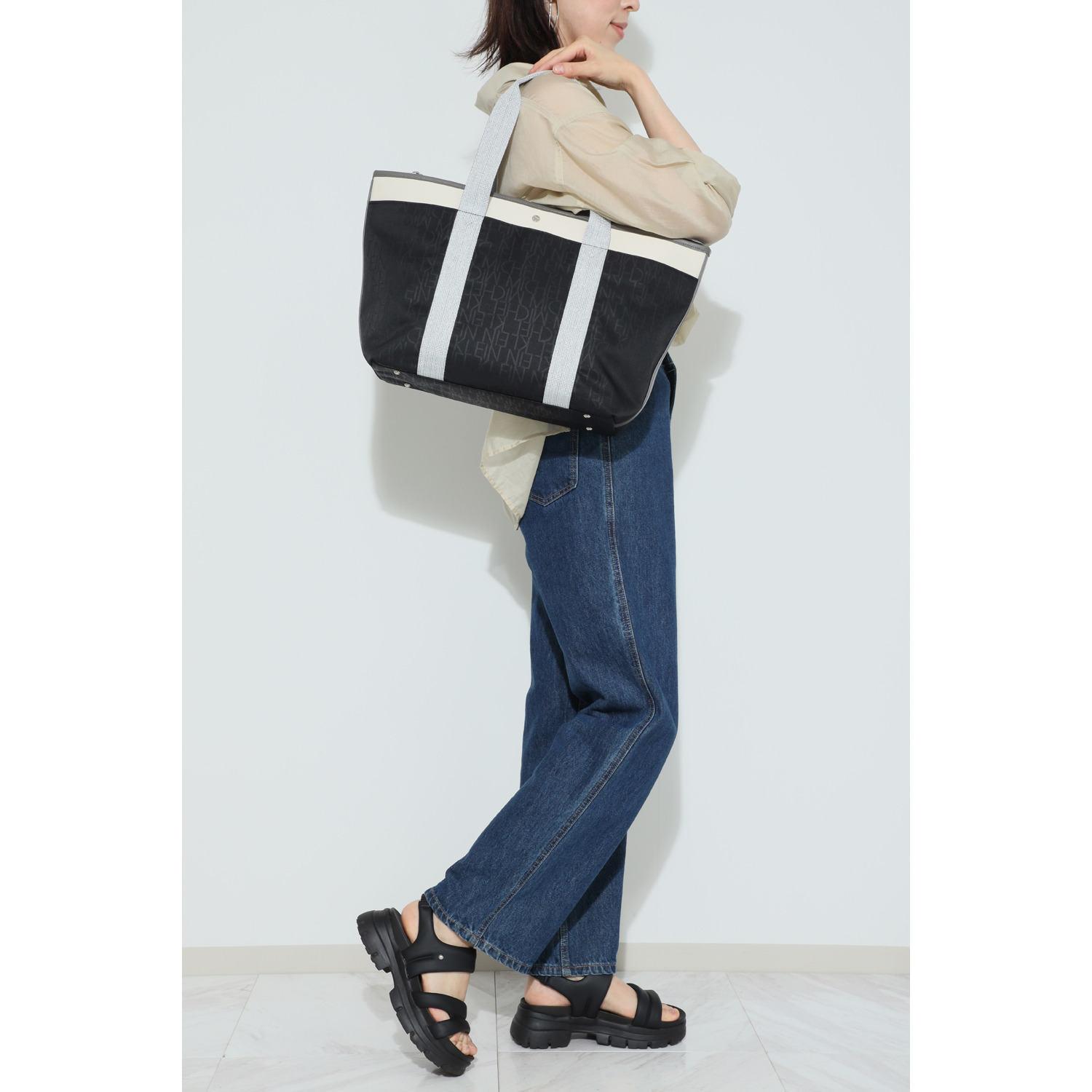 ミッシェル　クラン はっ水 ホットエンボス キャリーホルダー付 Ａ４対応トートバッグ