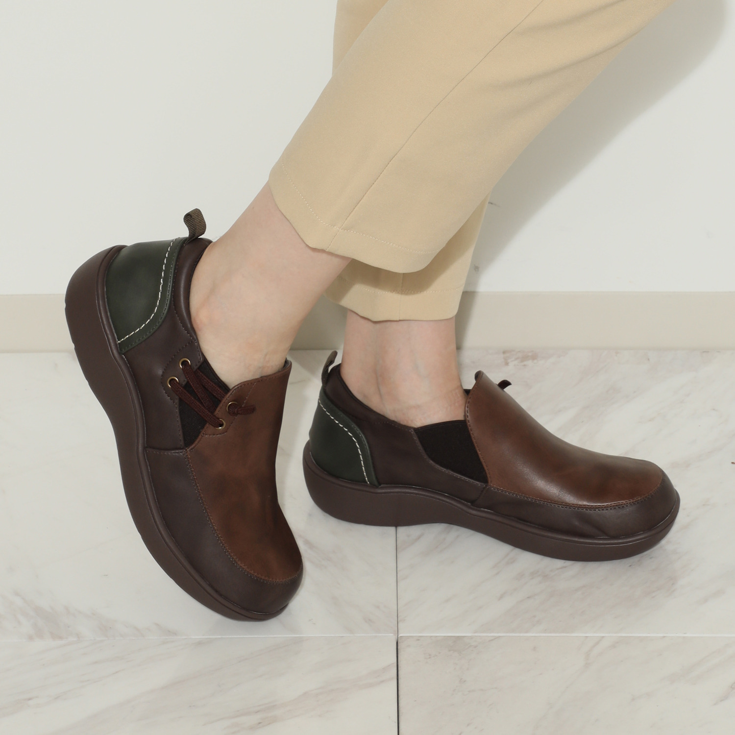 モズ サイドゴムで履きやすい！ 軽量 カジュアルスリッポン