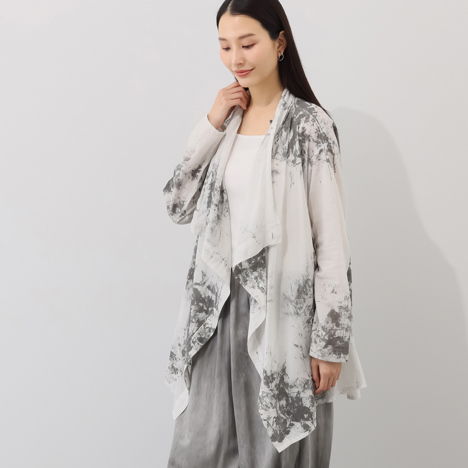 イロフシ 手染めの一点もの 芸術的な遊墨染め 遊墨コットン まといカーディガン