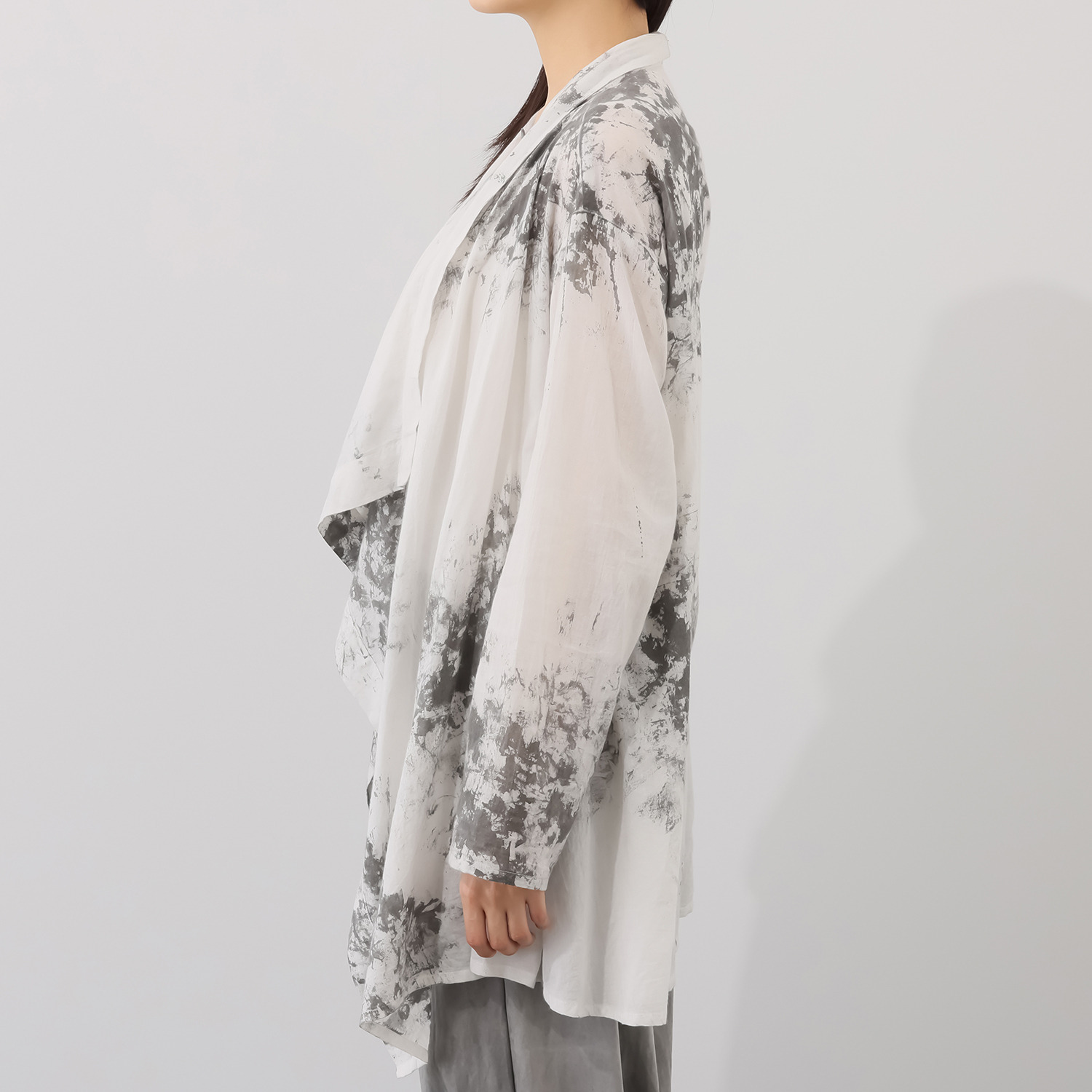 イロフシ 手染めの一点もの 芸術的な遊墨染め 遊墨コットン まといカーディガン