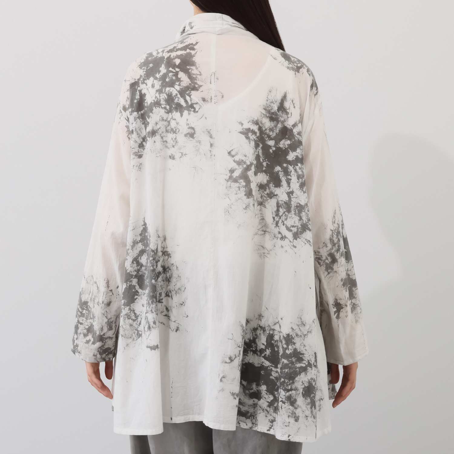 イロフシ 手染めの一点もの 芸術的な遊墨染め 遊墨コットン まといカーディガン